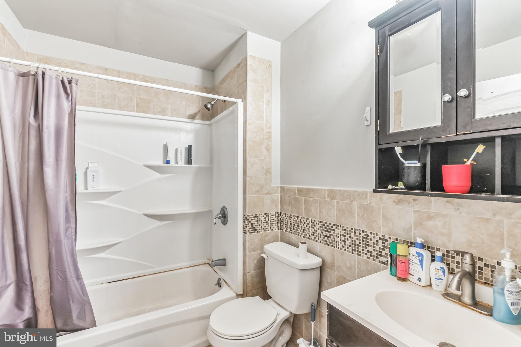 UNIVERSITY CITY - Residential Lease