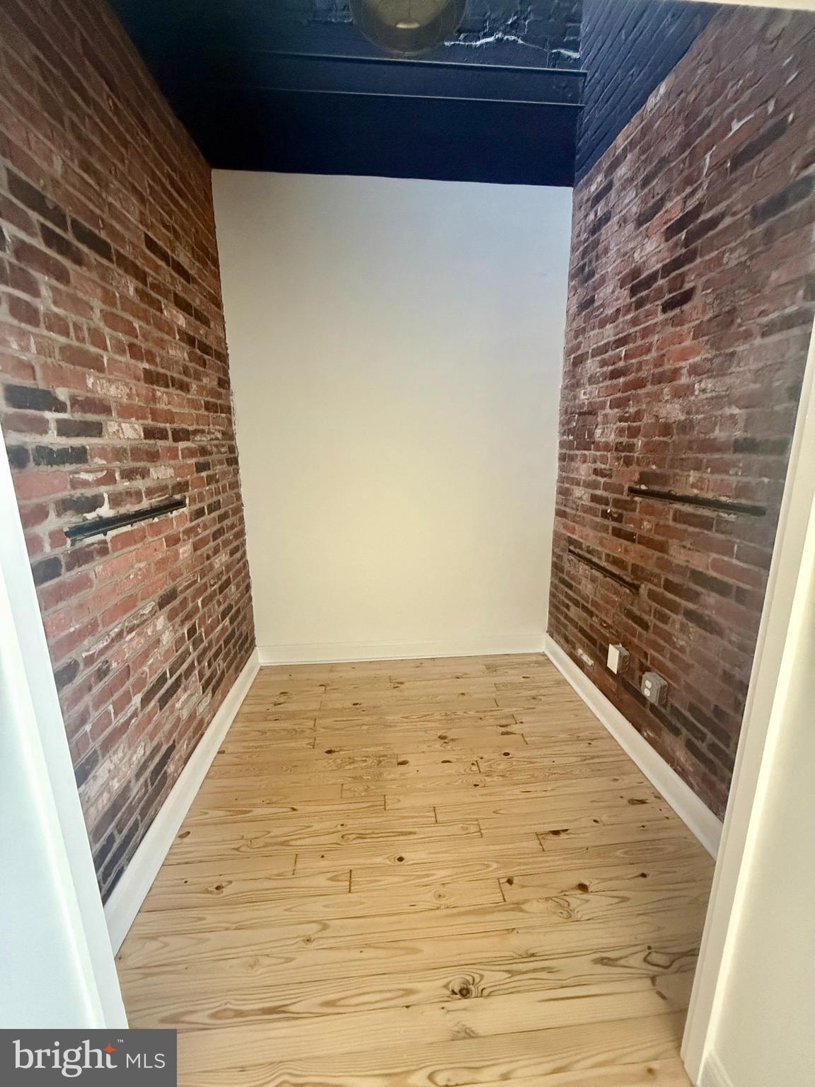 1733 CHESTNUT STREET 35 304