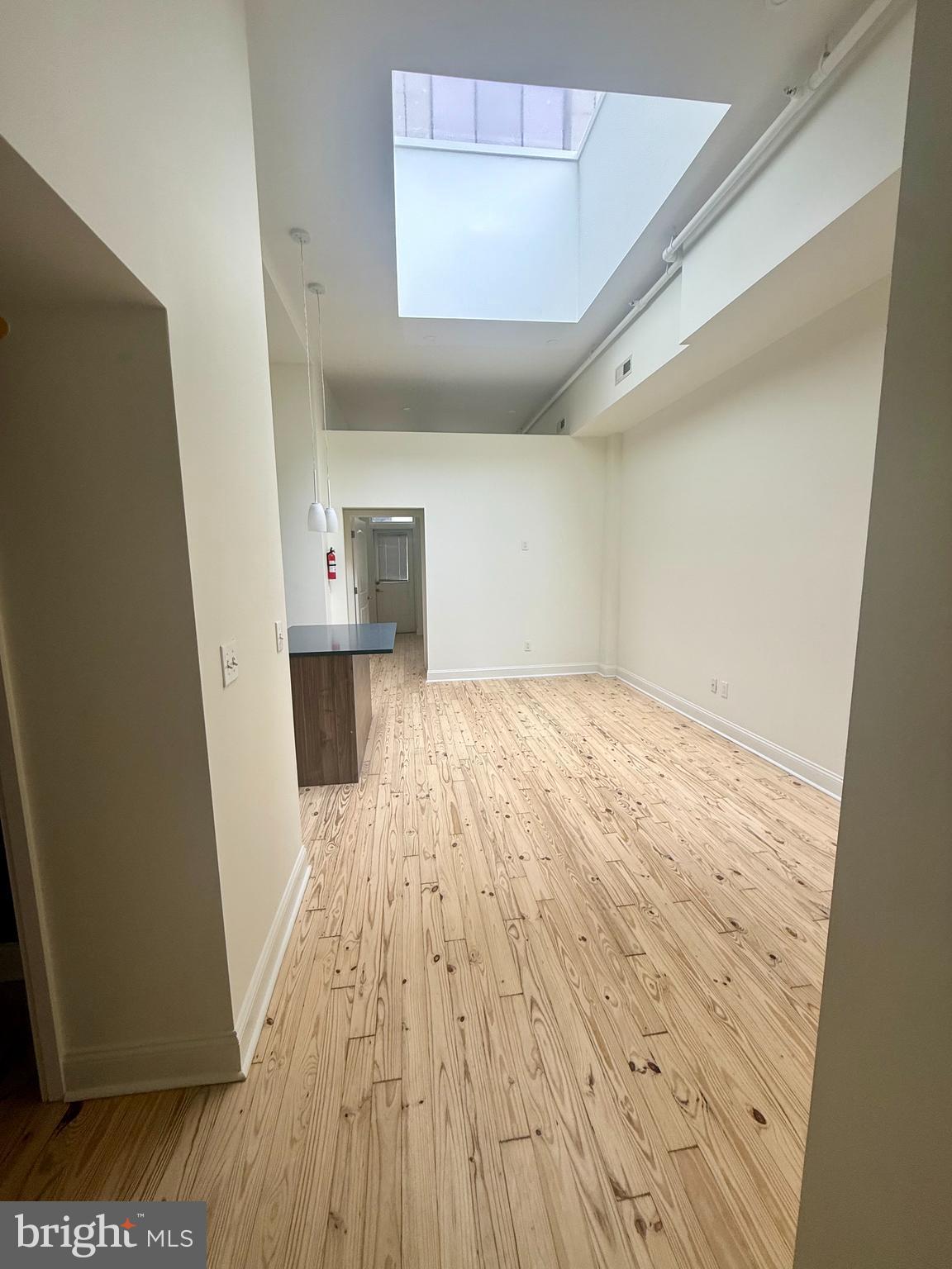 1733 CHESTNUT STREET 35 304