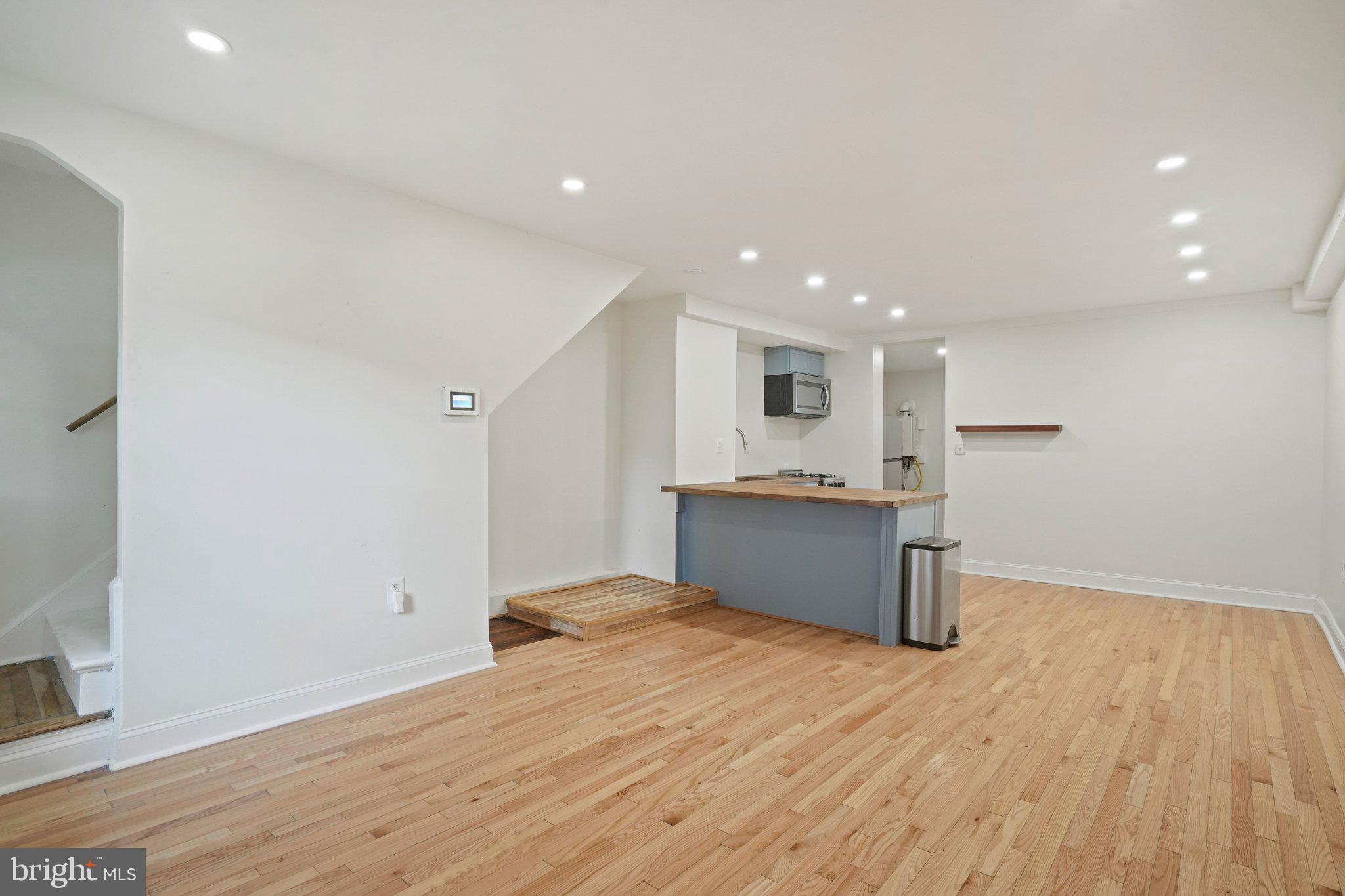 28 35TH STREET NE
