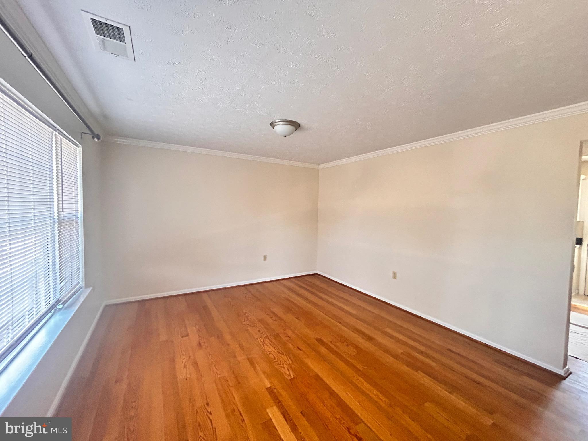 HUNTINGTON MEADOWS - Residential Lease