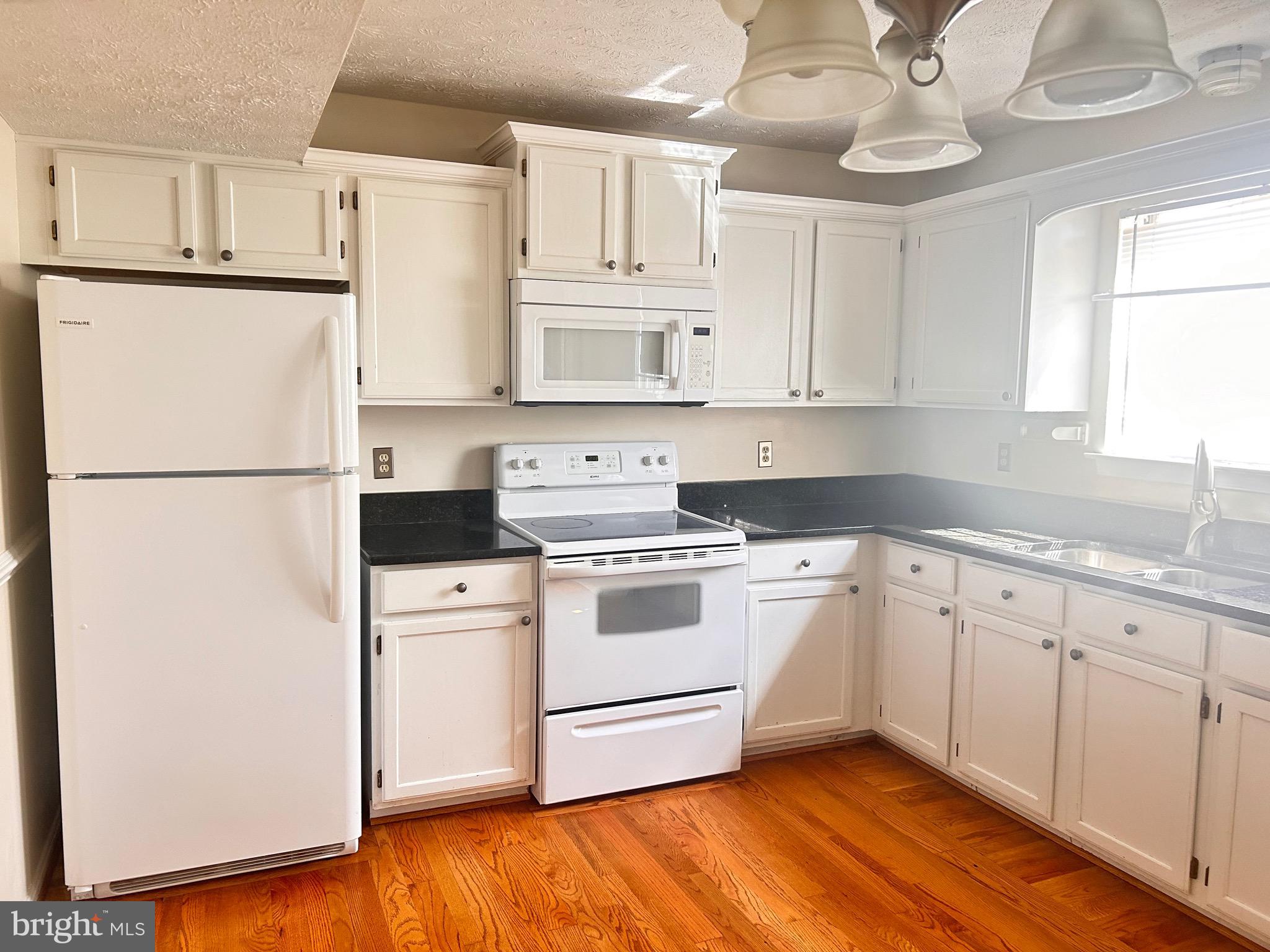 HUNTINGTON MEADOWS - Residential Lease