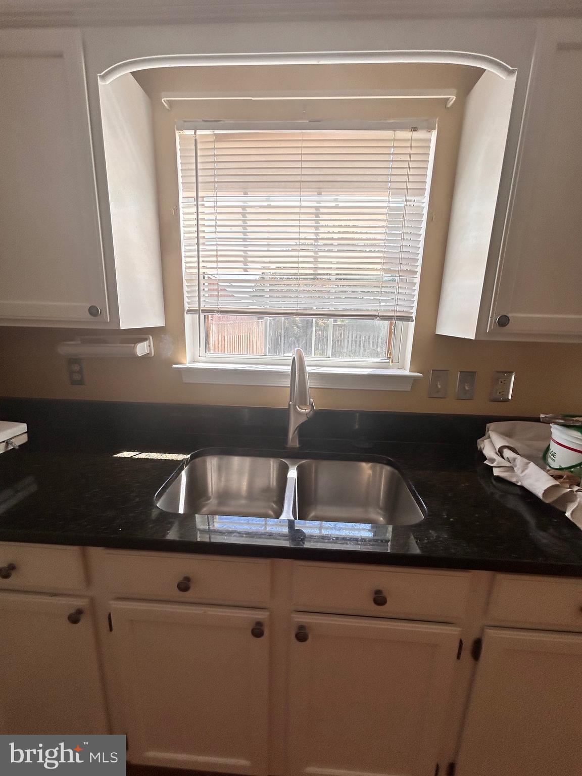 HUNTINGTON MEADOWS - Residential Lease