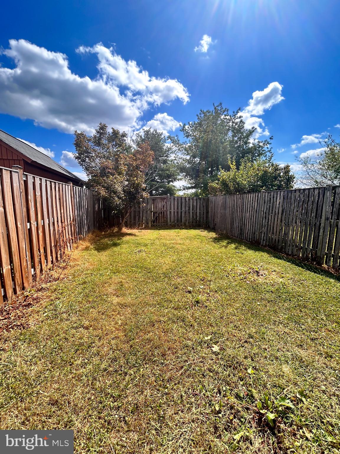 HUNTINGTON MEADOWS - Residential Lease