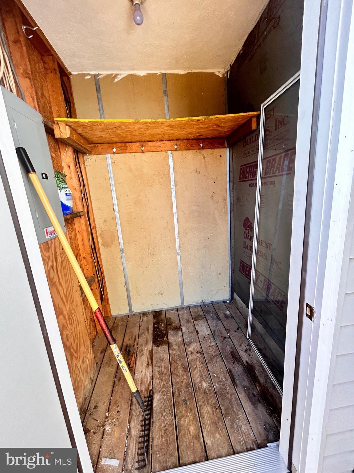 HUNTINGTON MEADOWS - Residential Lease