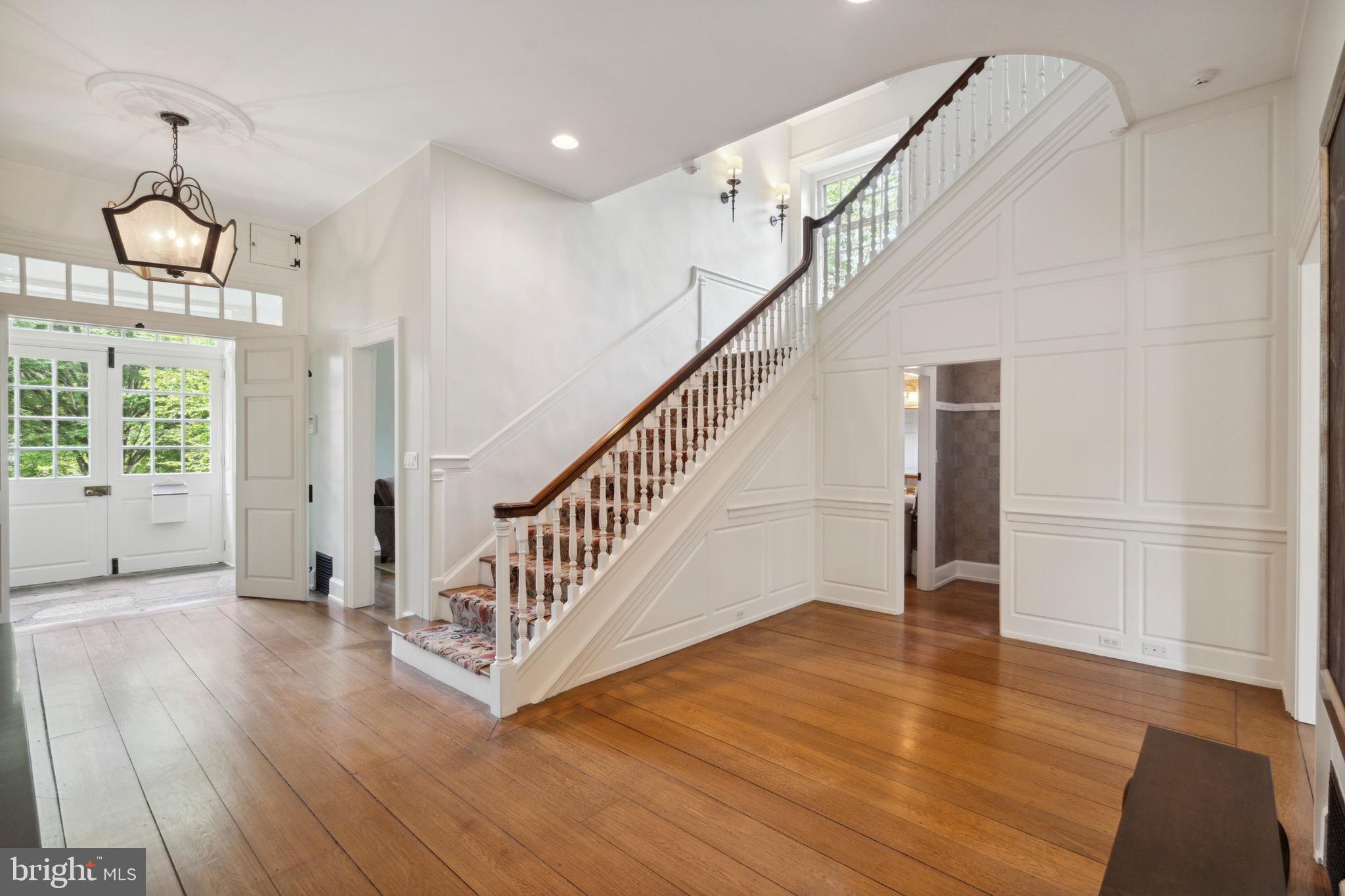 CHESTNUT HILL - Residential