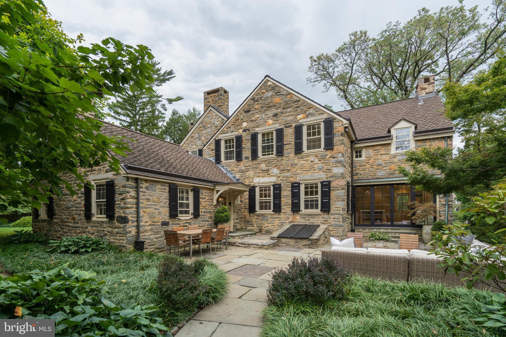 CHESTNUT HILL - Residential