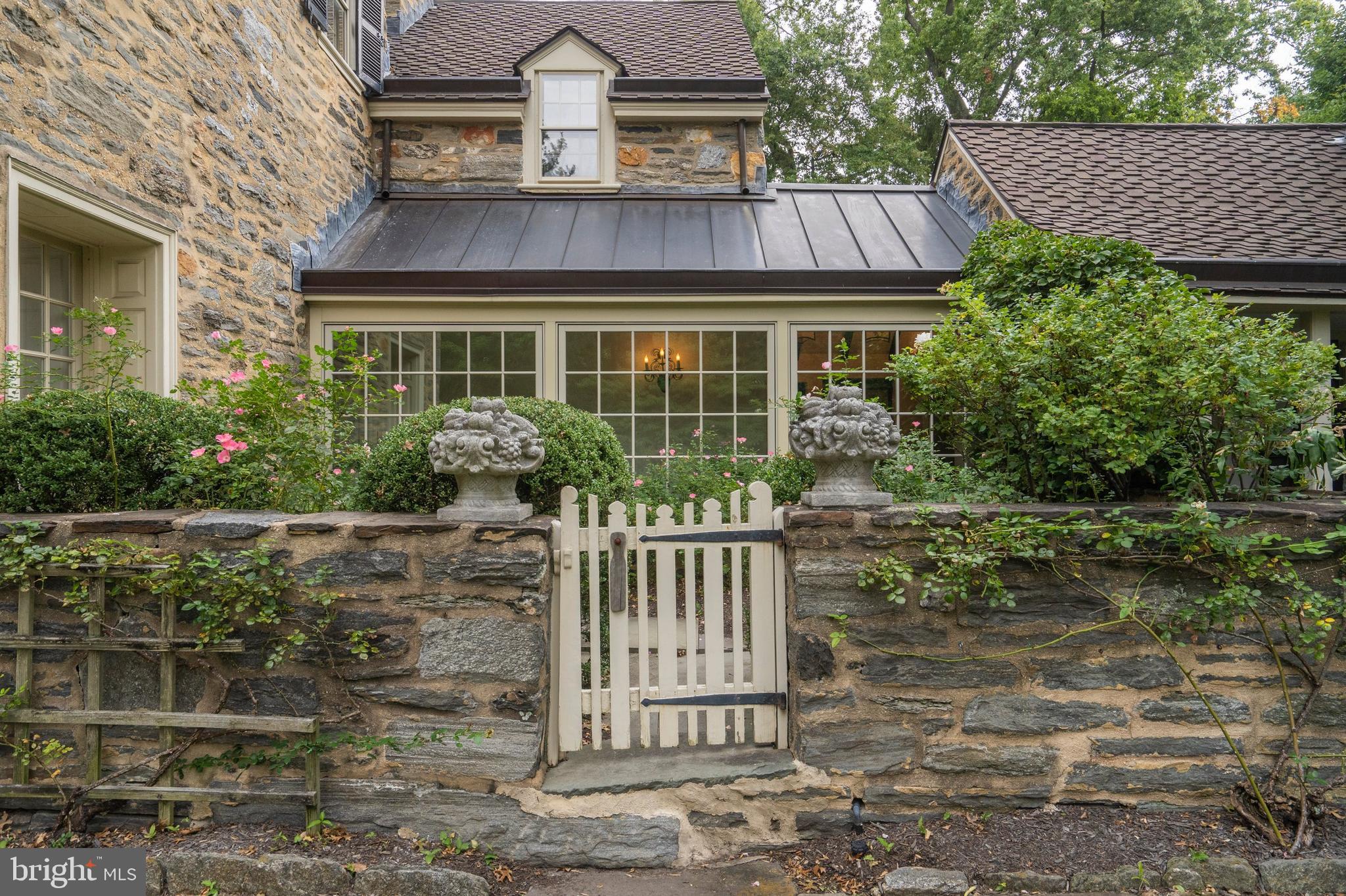 CHESTNUT HILL - Residential