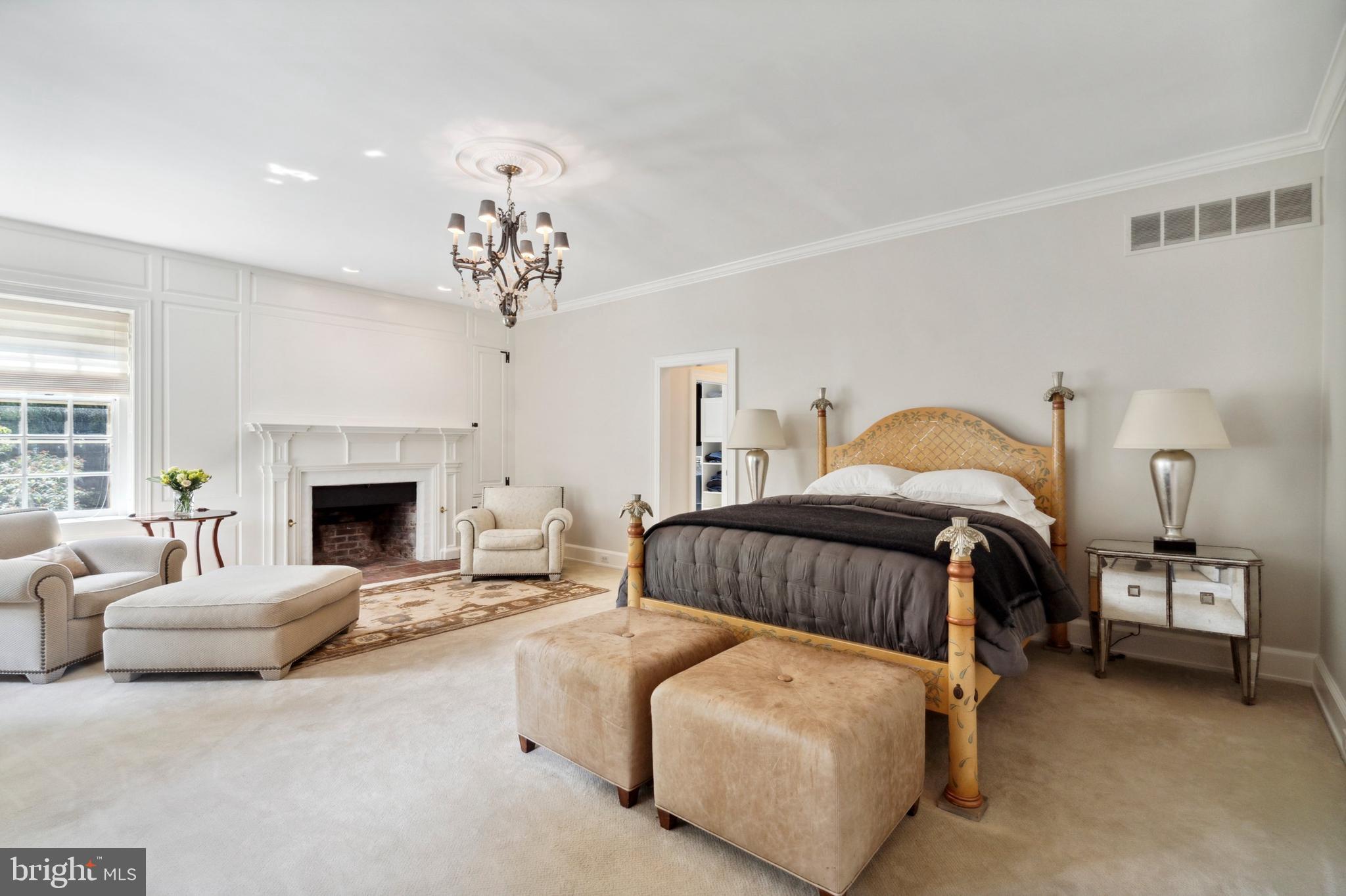 CHESTNUT HILL - Residential