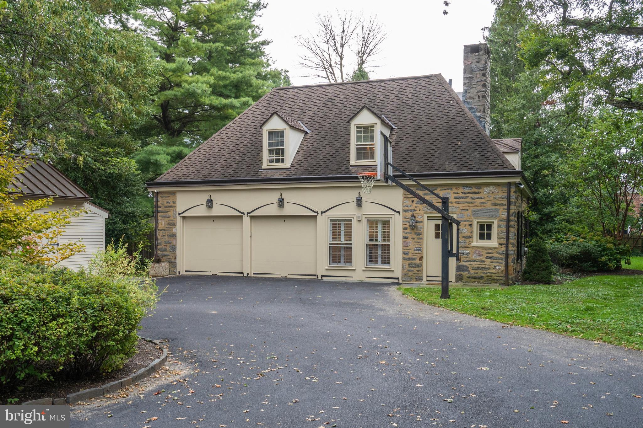 CHESTNUT HILL - Residential