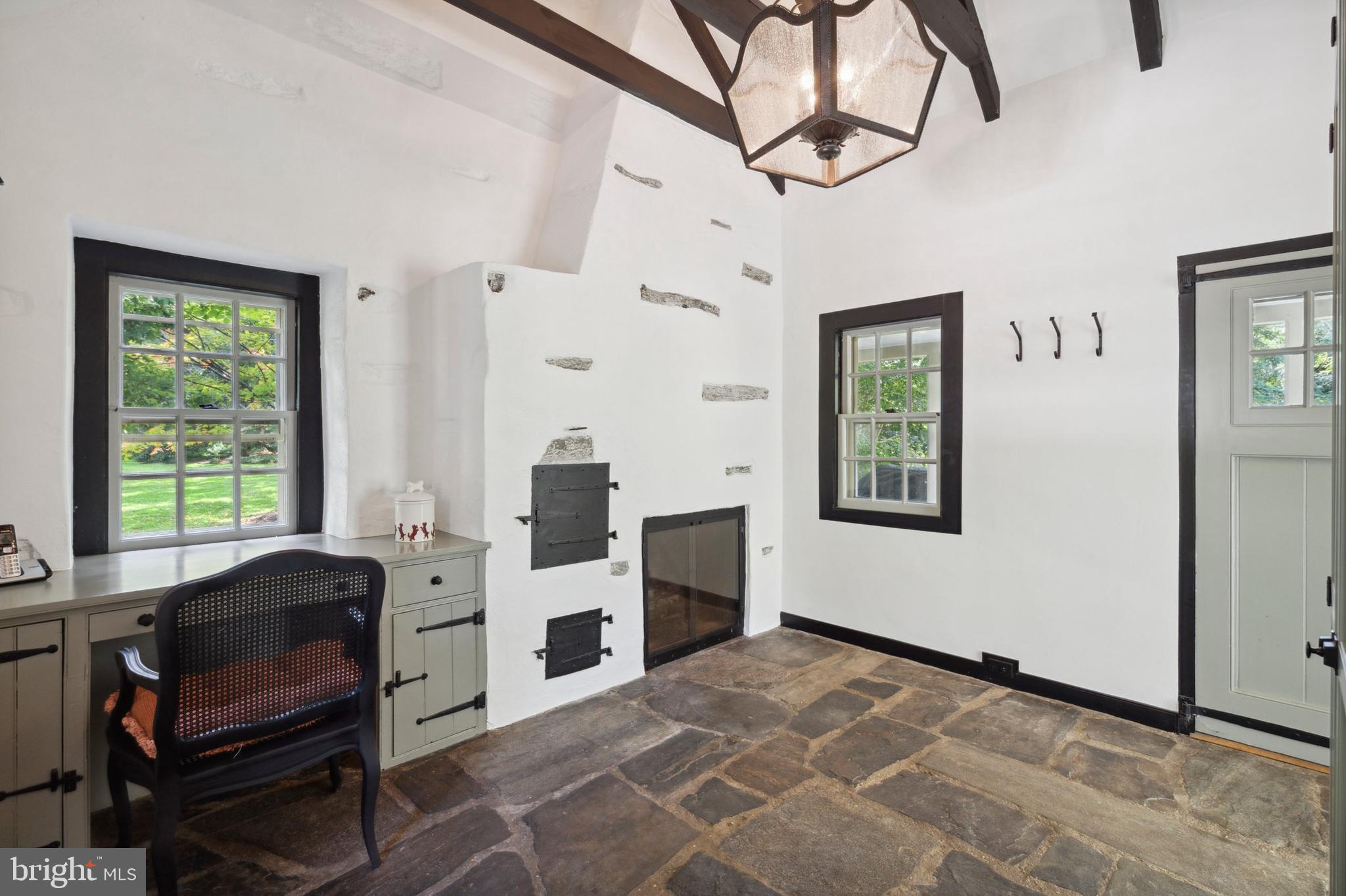 CHESTNUT HILL - Residential