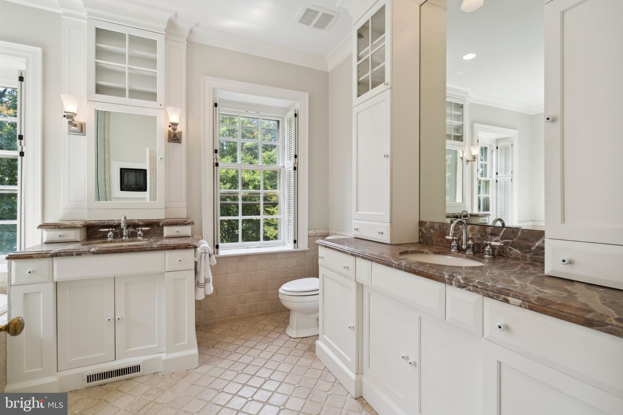 CHESTNUT HILL - Residential