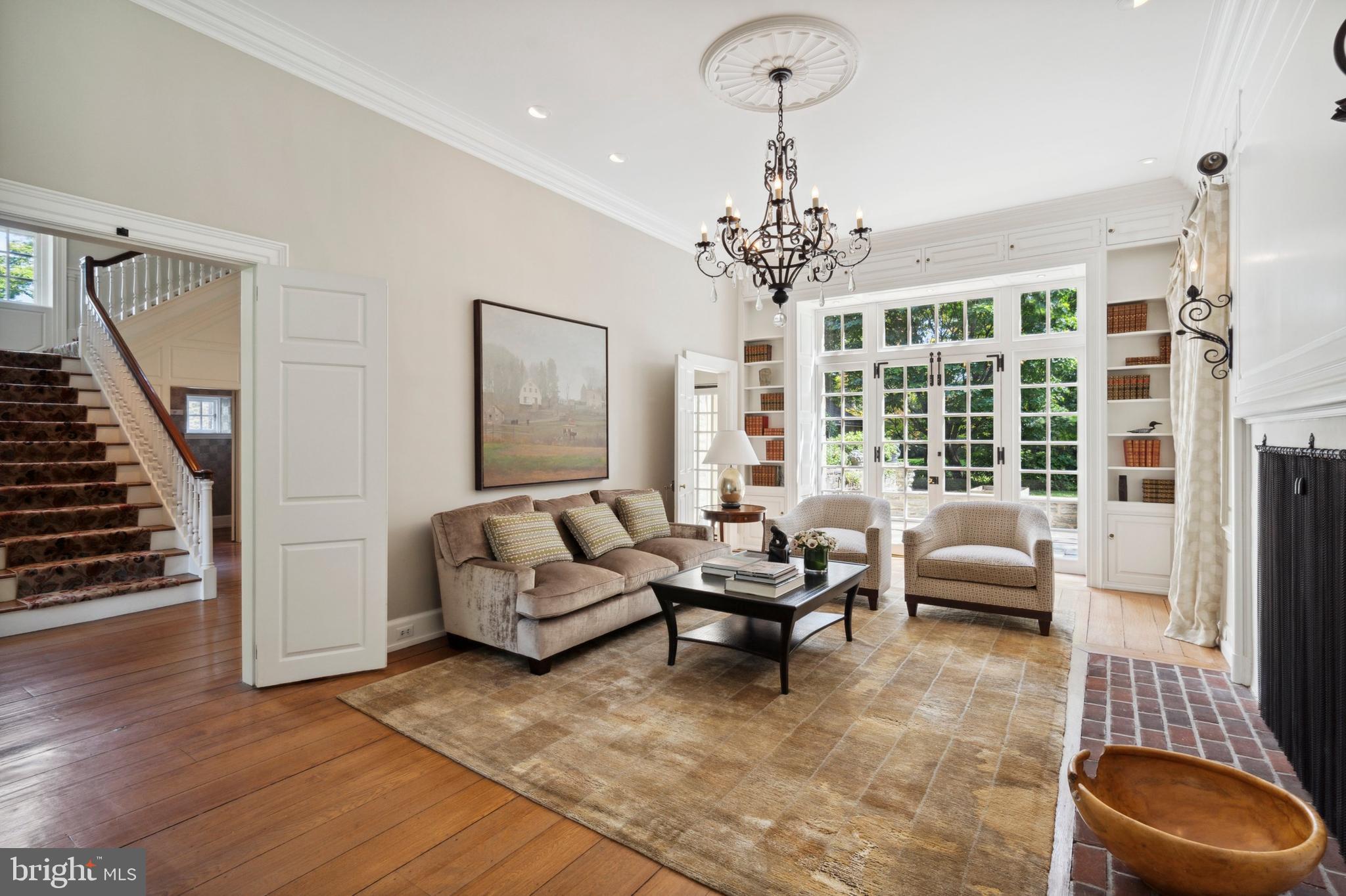 CHESTNUT HILL - Residential