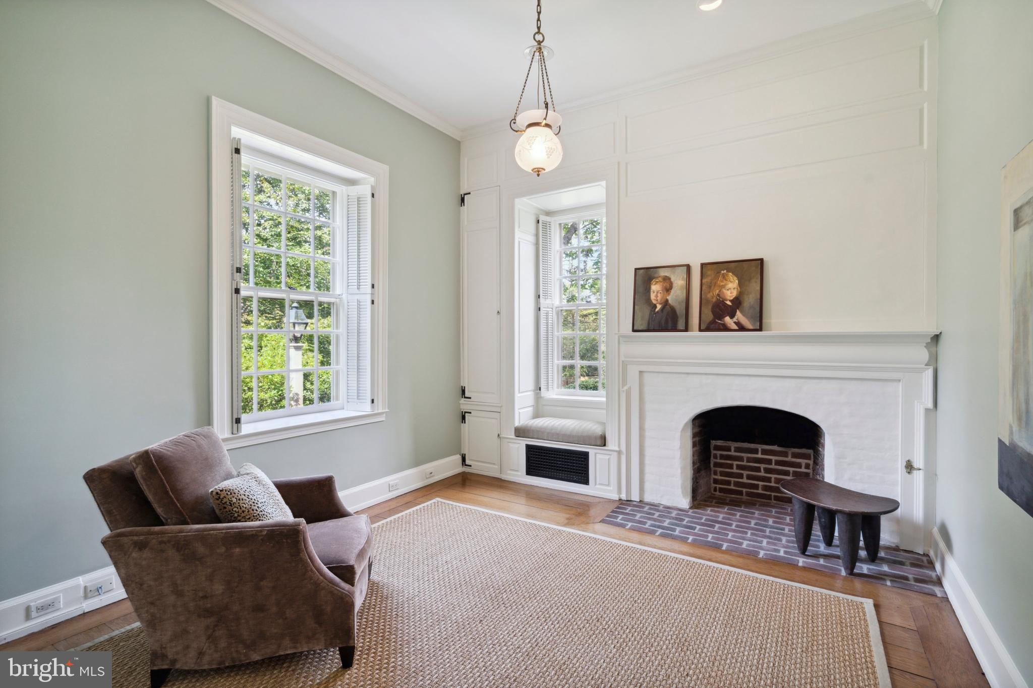 CHESTNUT HILL - Residential