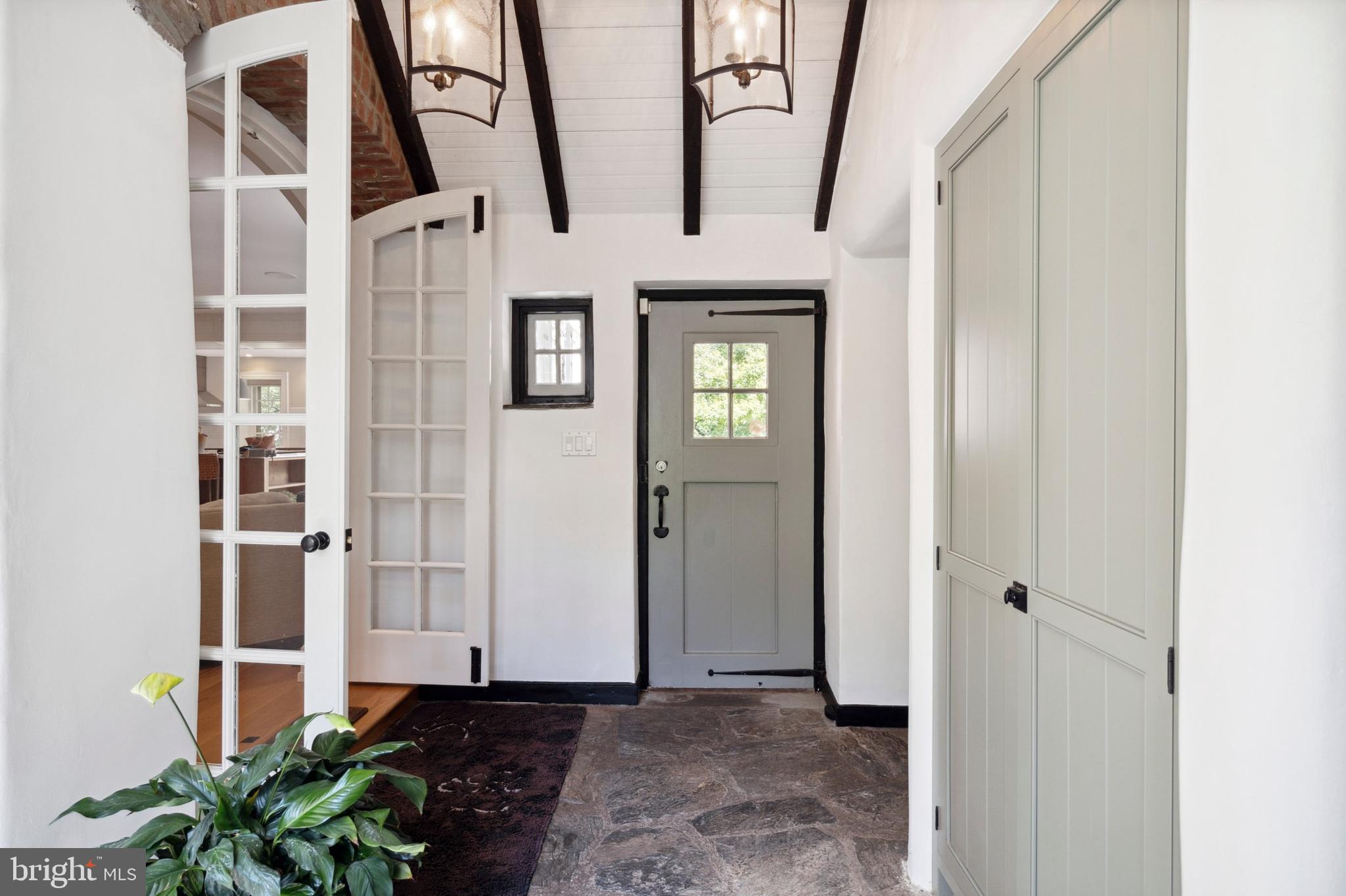 CHESTNUT HILL - Residential