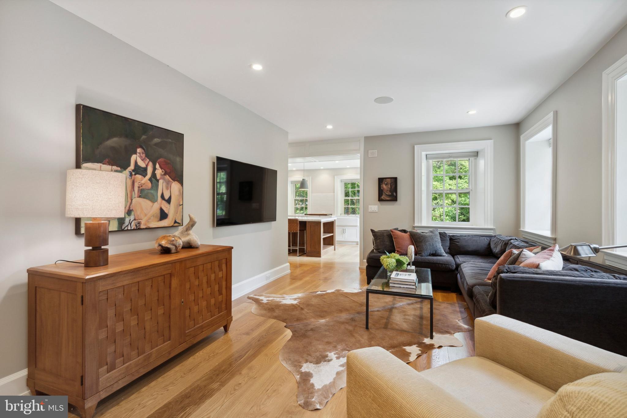 CHESTNUT HILL - Residential