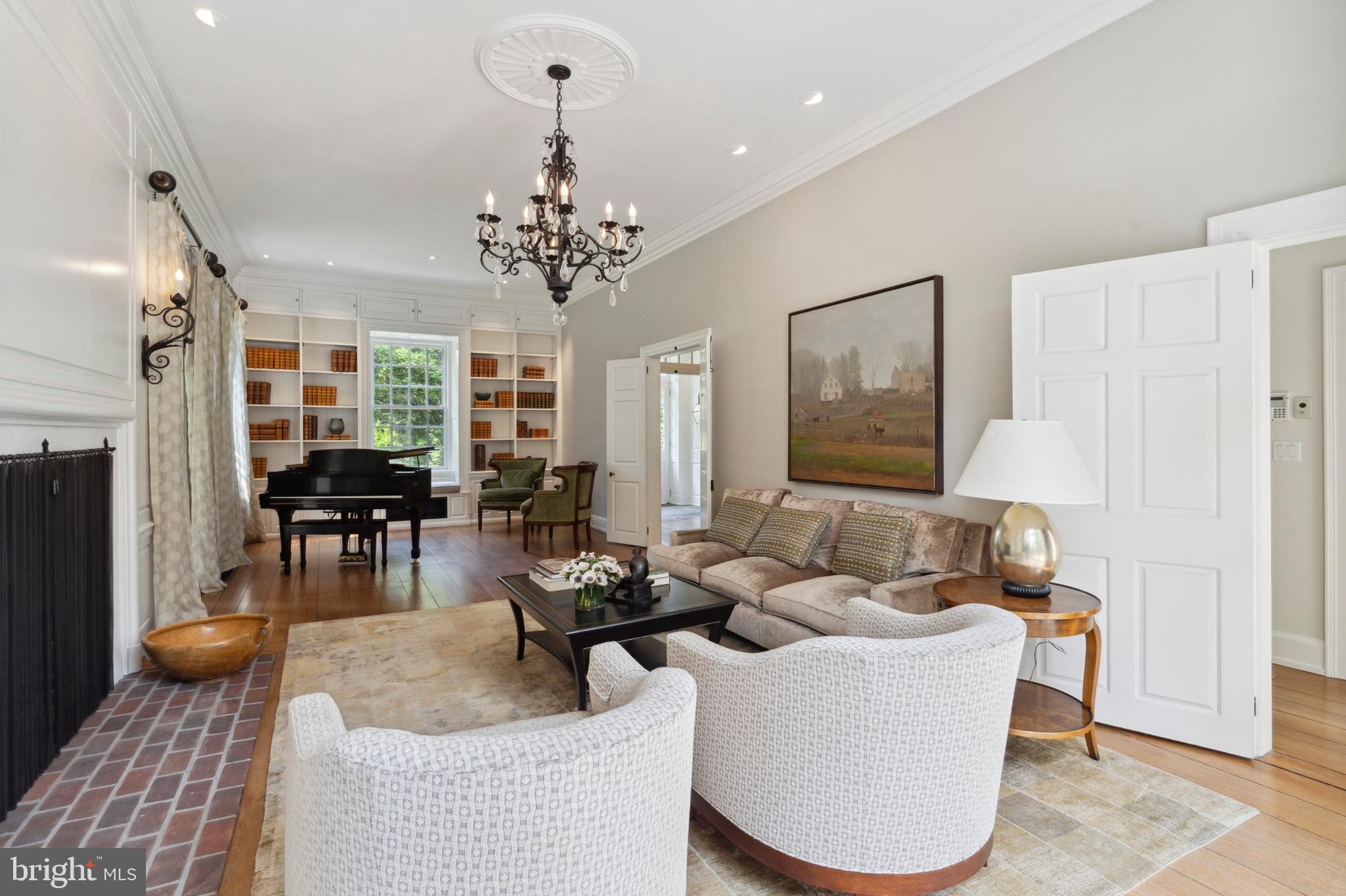 CHESTNUT HILL - Residential