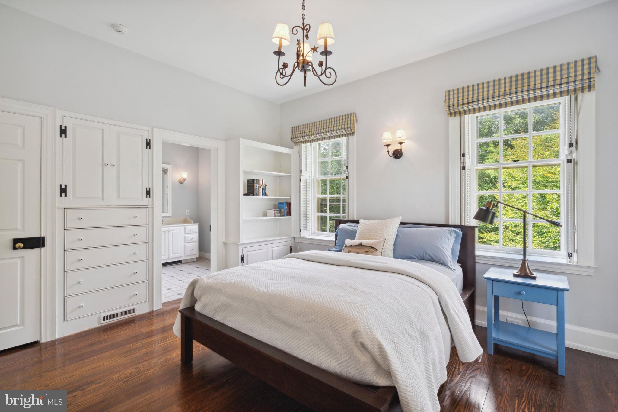 CHESTNUT HILL - Residential