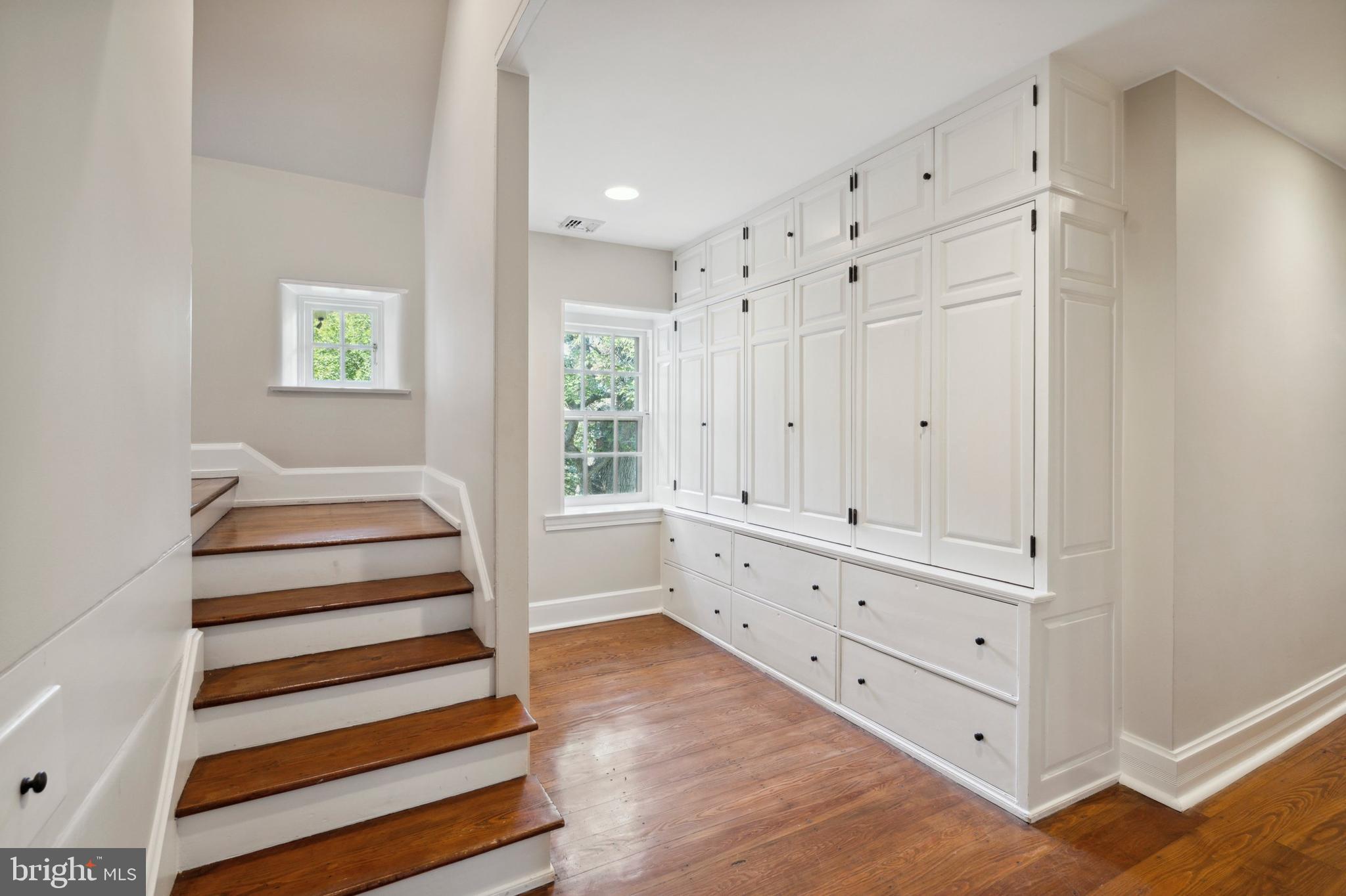 CHESTNUT HILL - Residential