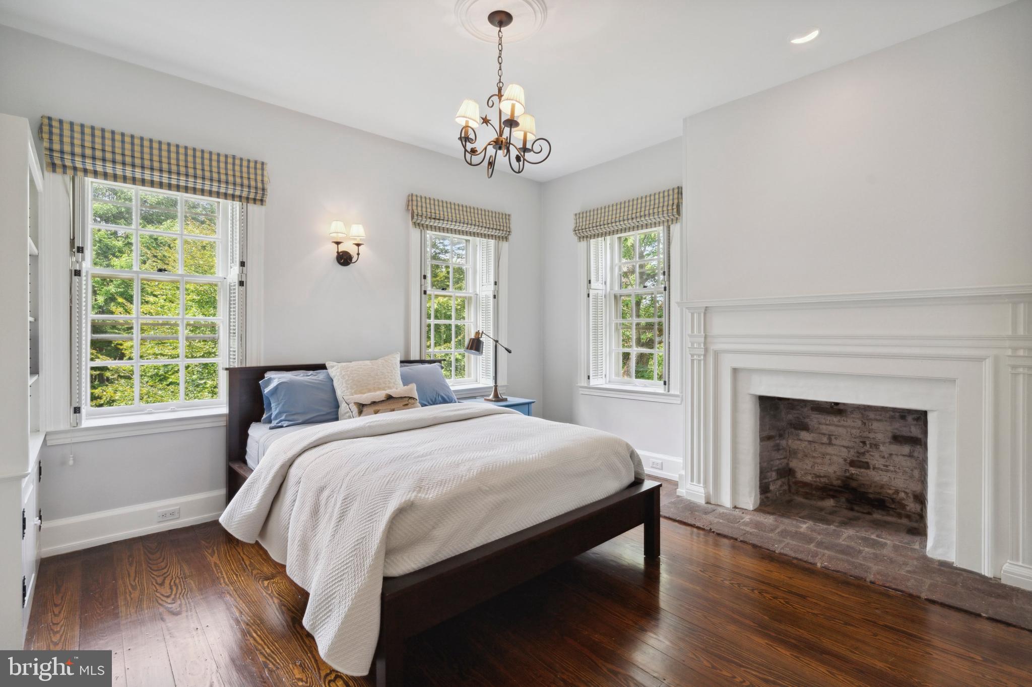 CHESTNUT HILL - Residential