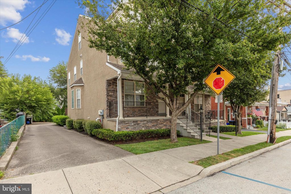 Photo of 510 E Hector Street, CONSHOHOCKEN, PA 19428 (MLS # PAMC2158490)