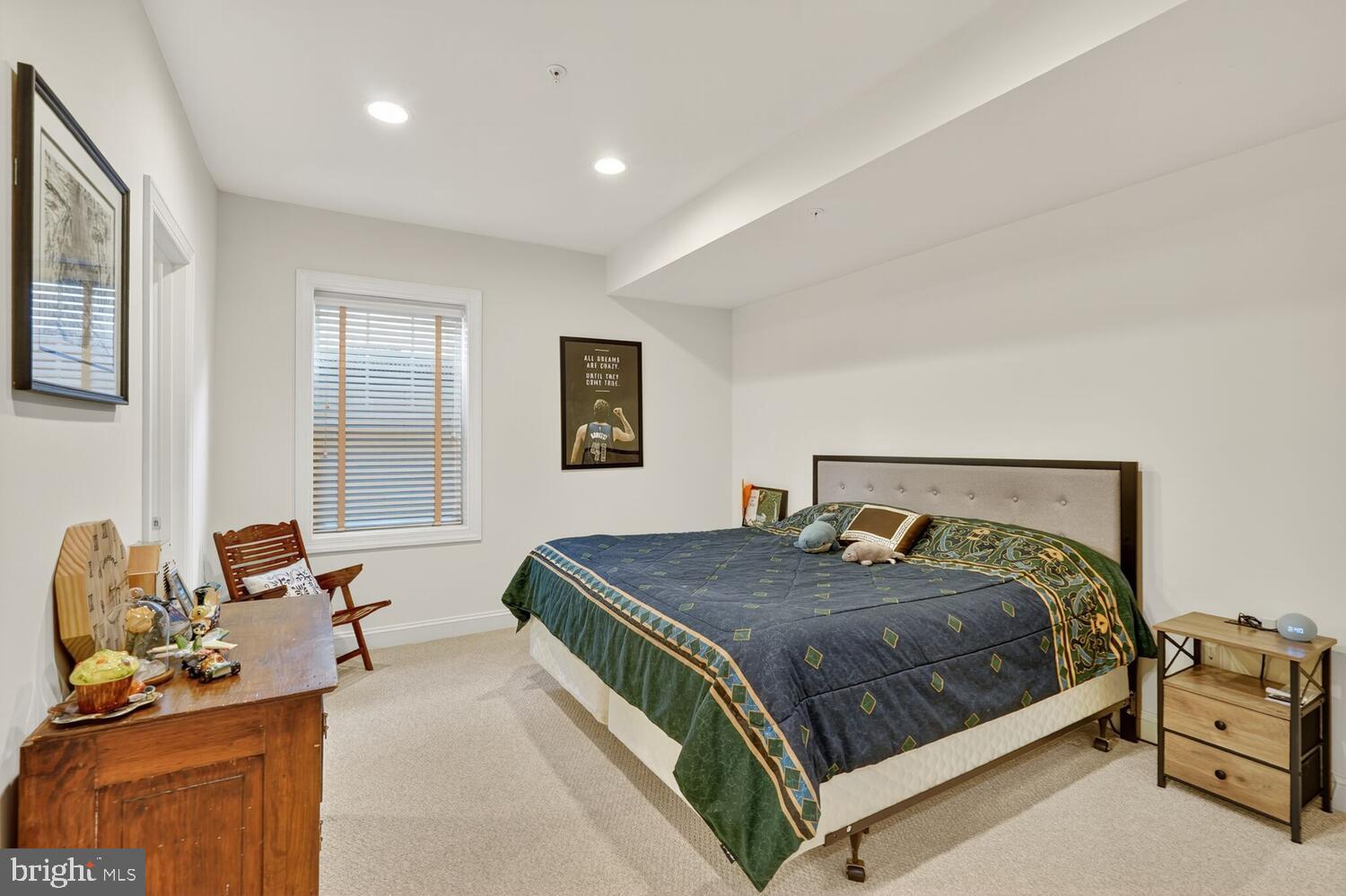 NORTH KENSINGTON - Residential