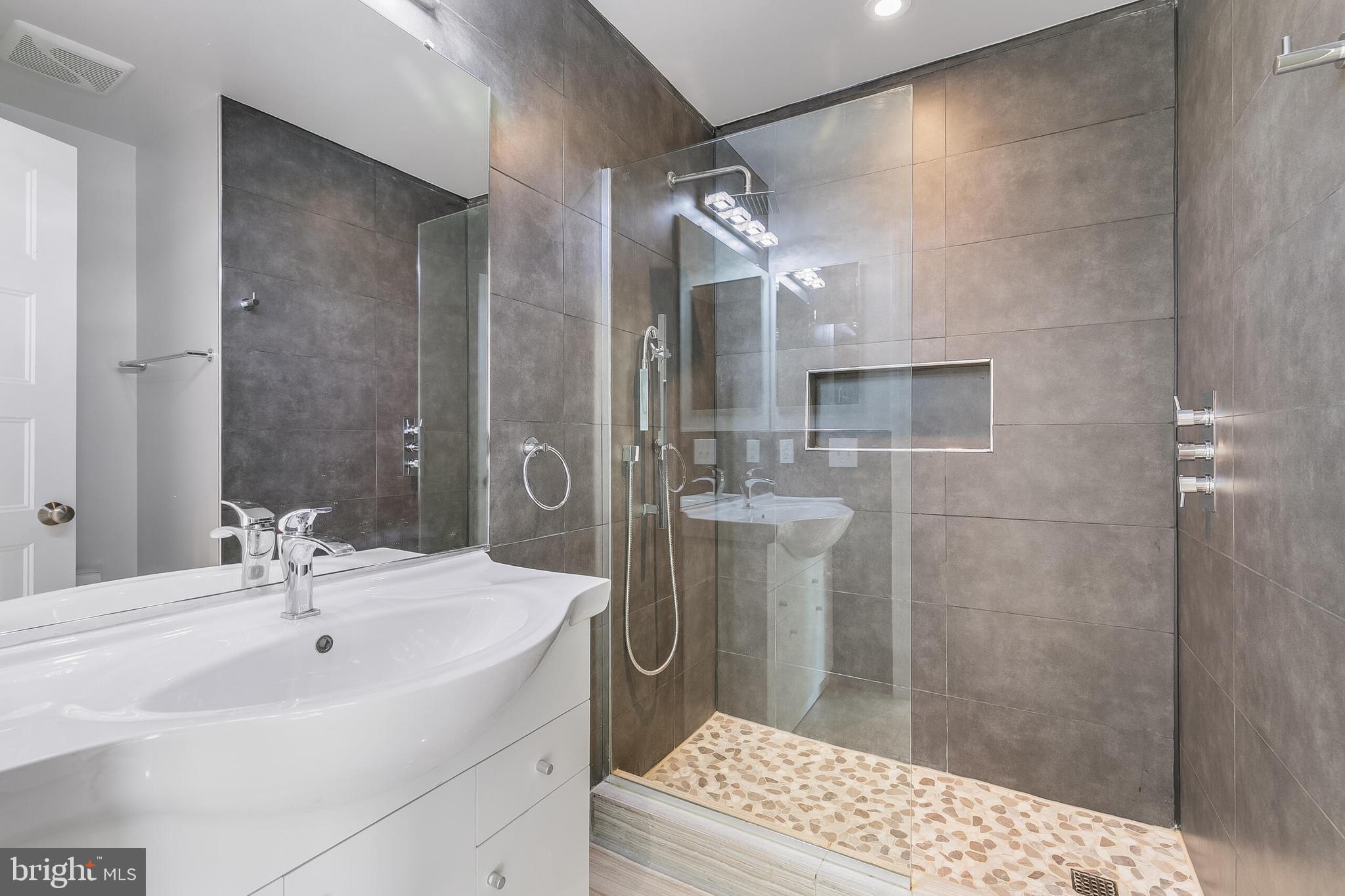 BALLSTON CREST - Residential Lease