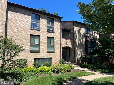 Photo of 2060 Royal Fern Court #11A, RESTON, VA 20191 (MLS # VAFX2323416)