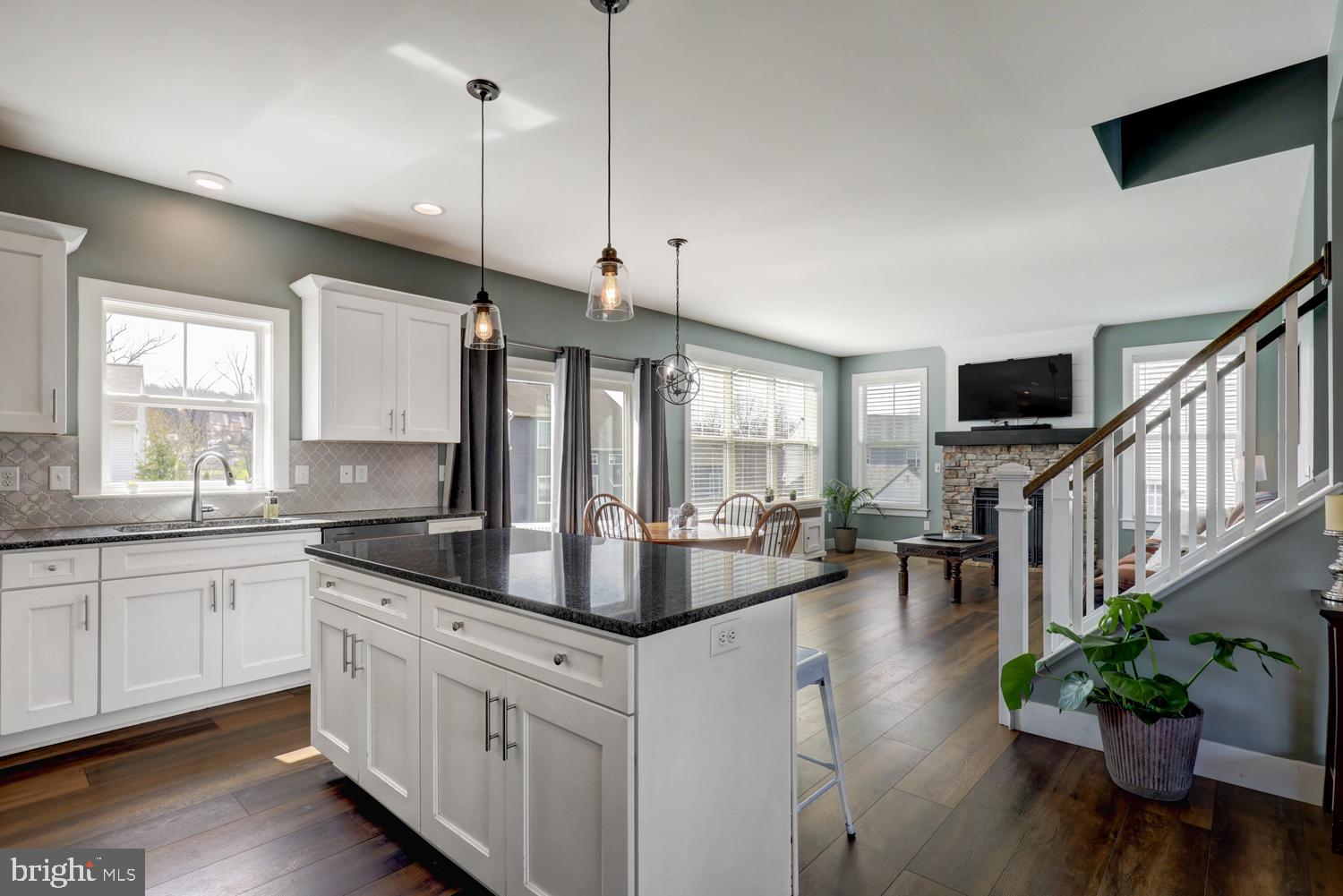 STONEY POINTE - Residential