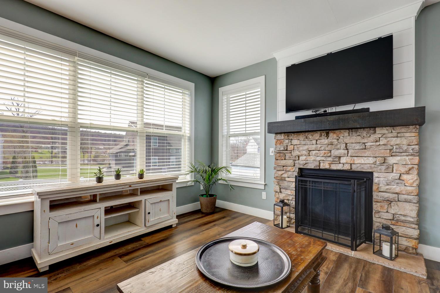 STONEY POINTE - Residential