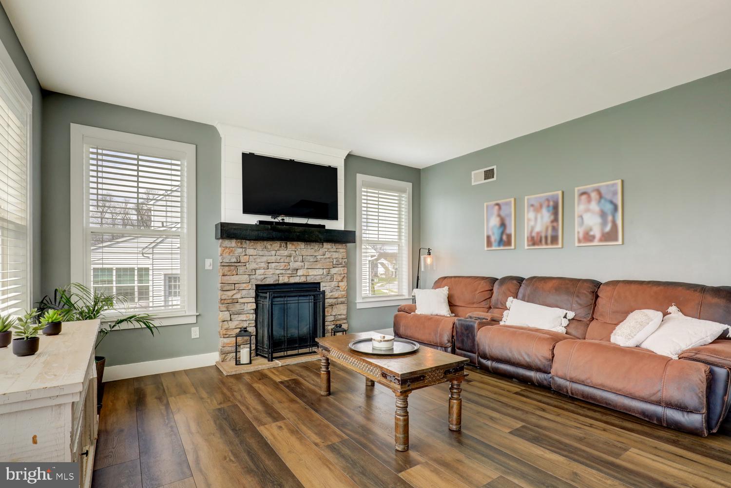 STONEY POINTE - Residential