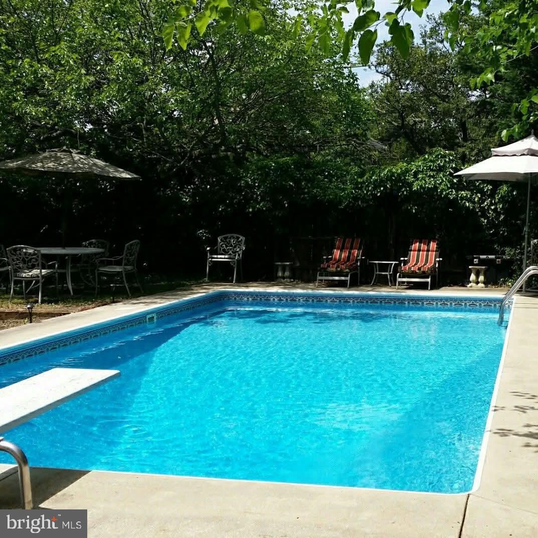 1709 WOODSIDE AVENUE