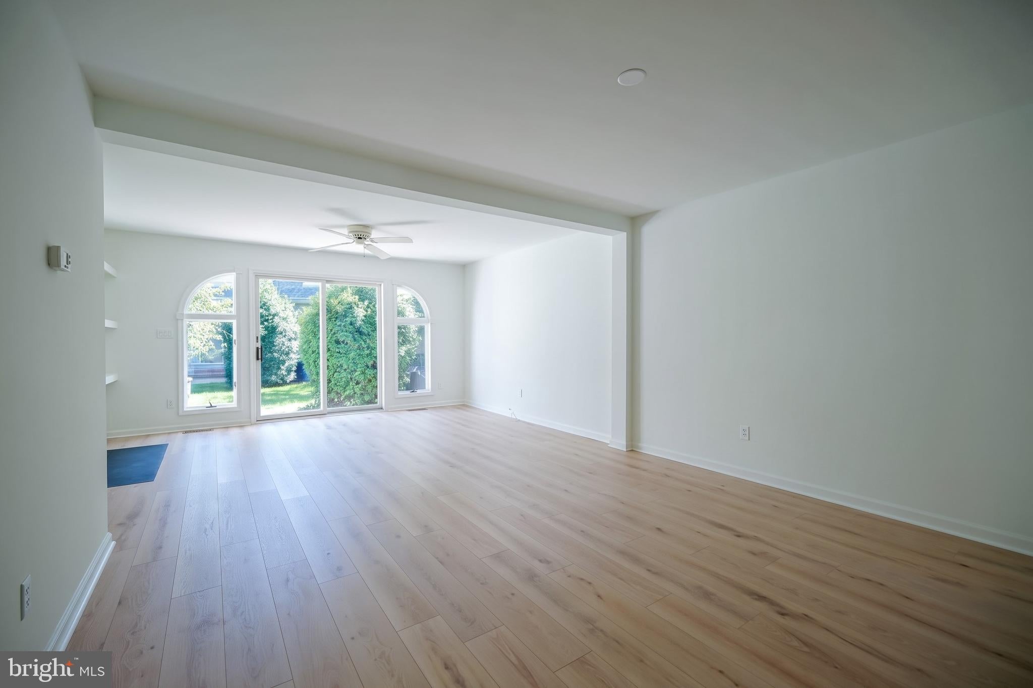 6 HENLOPEN GDNS