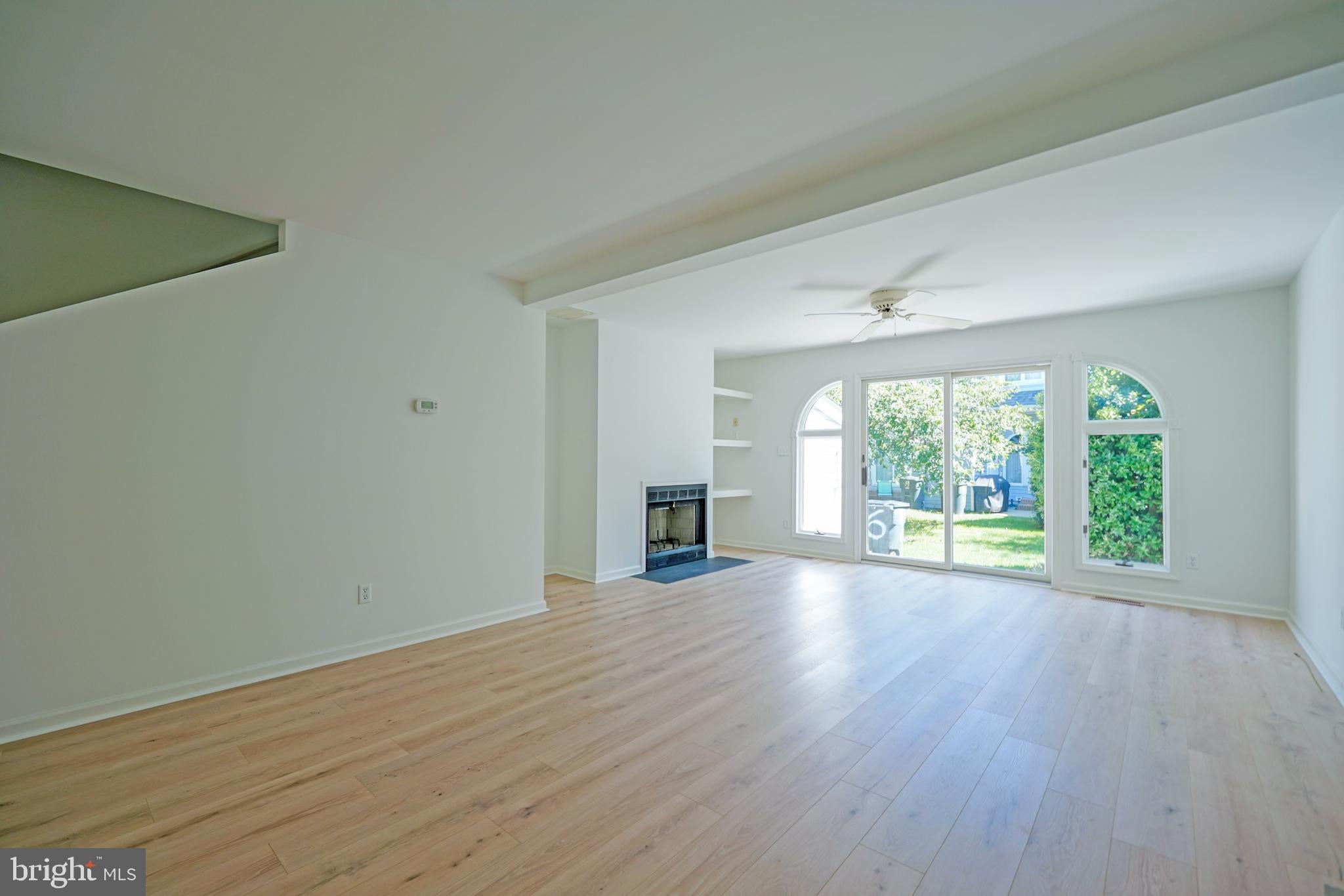 6 HENLOPEN GDNS