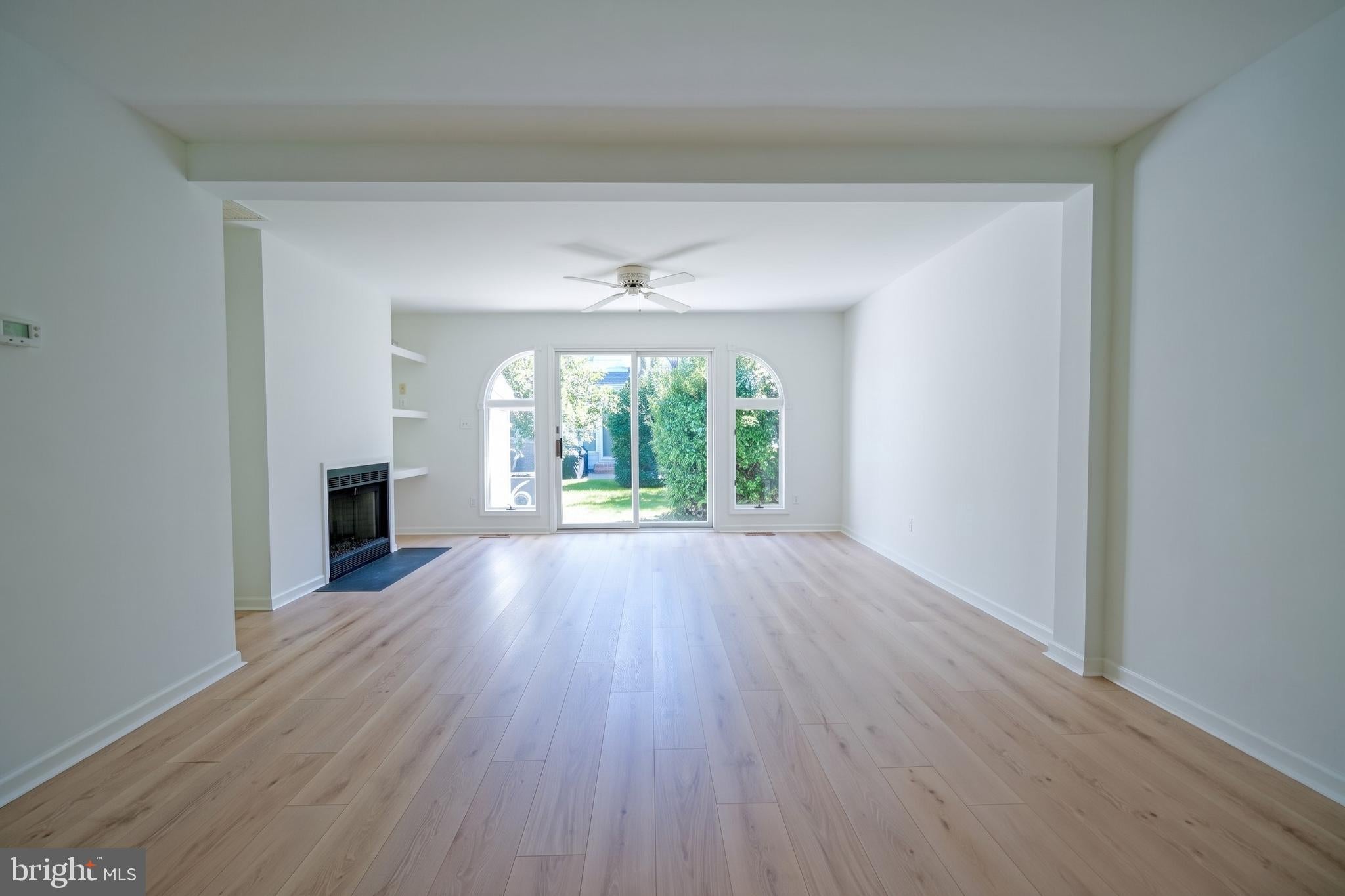 6 HENLOPEN GDNS