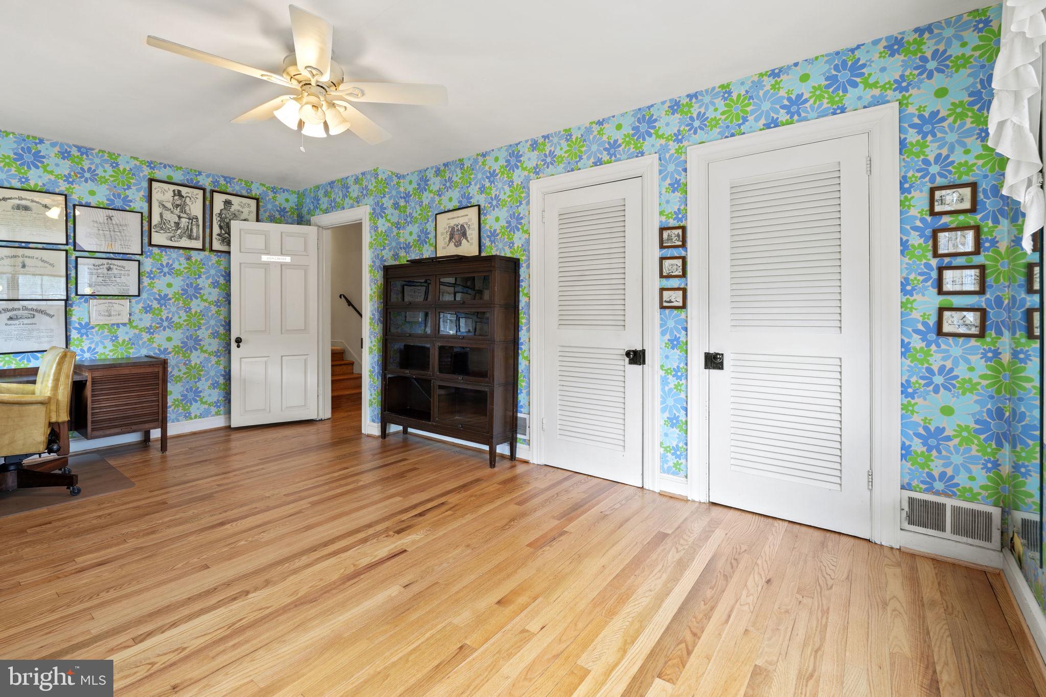 WILLIAMSBURG VILLAGE - Residential