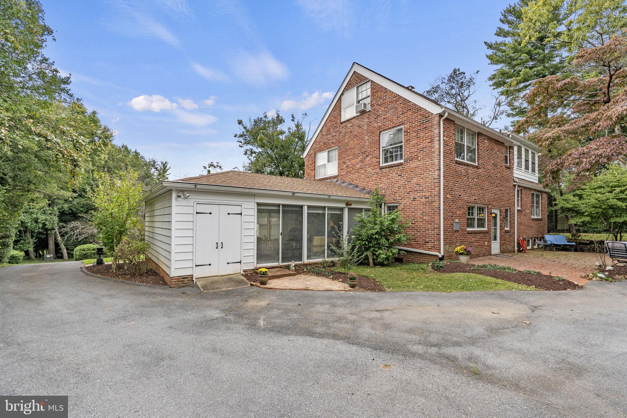 WILLIAMSBURG VILLAGE - Residential