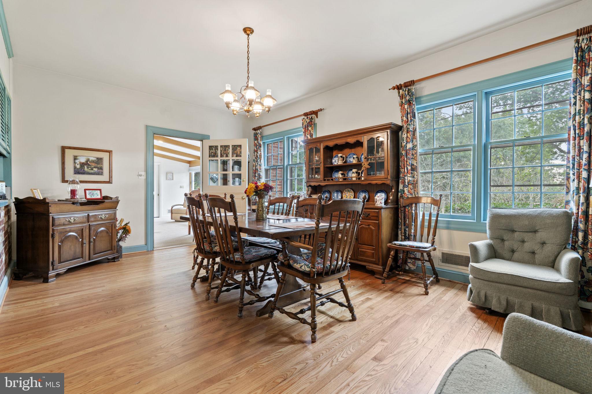 WILLIAMSBURG VILLAGE - Residential