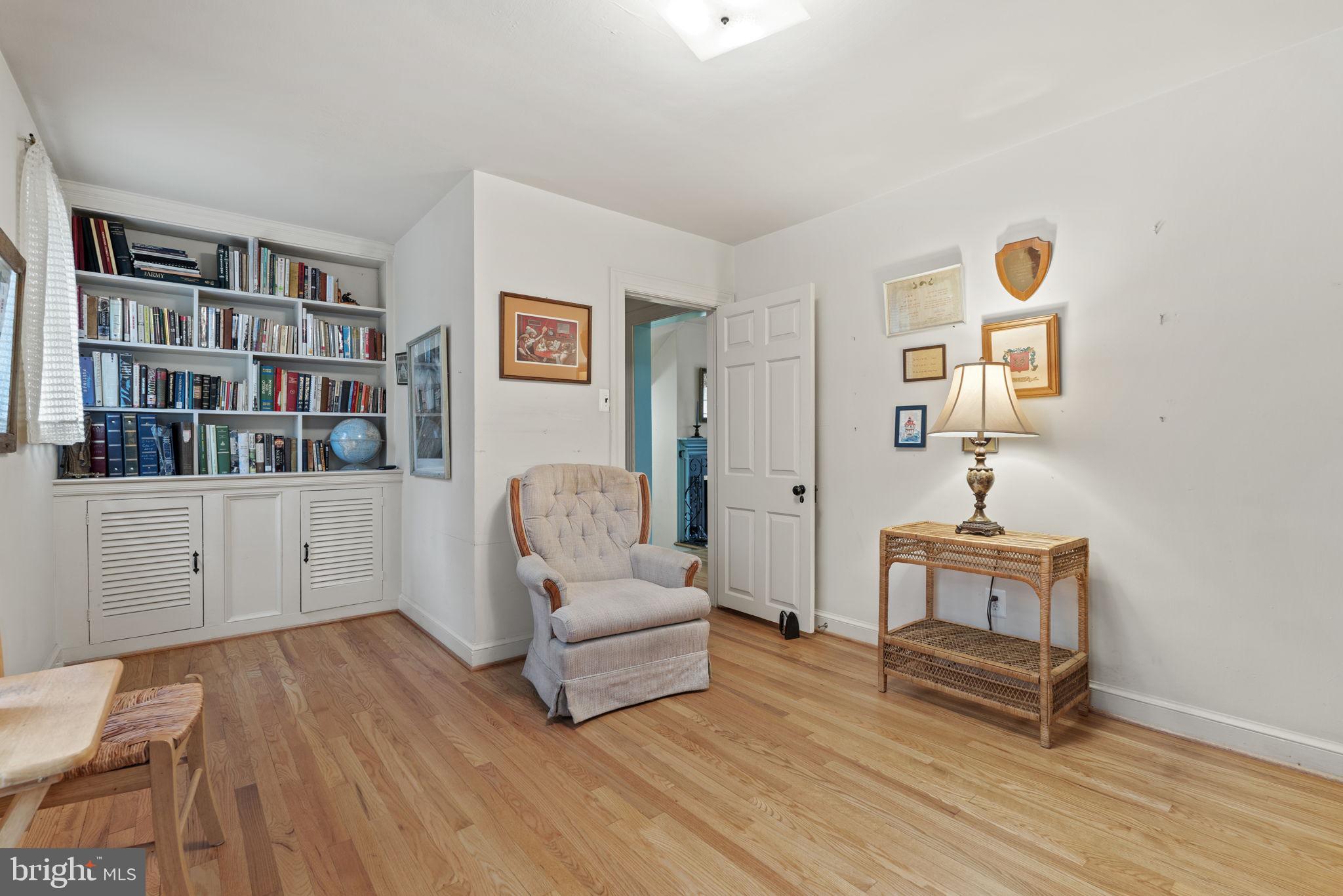 WILLIAMSBURG VILLAGE - Residential