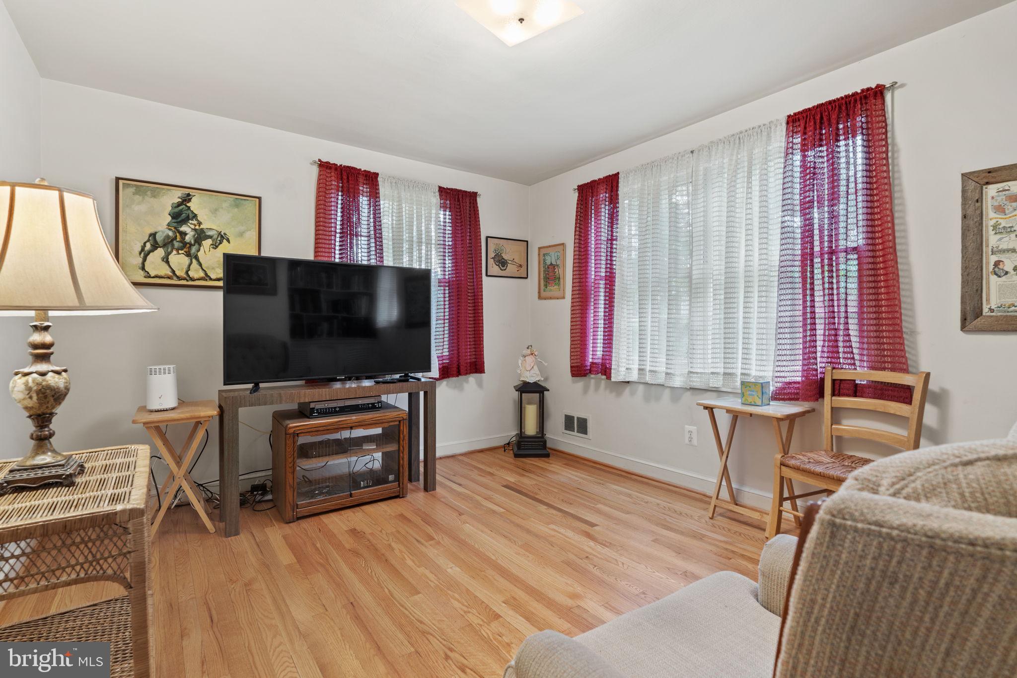 WILLIAMSBURG VILLAGE - Residential