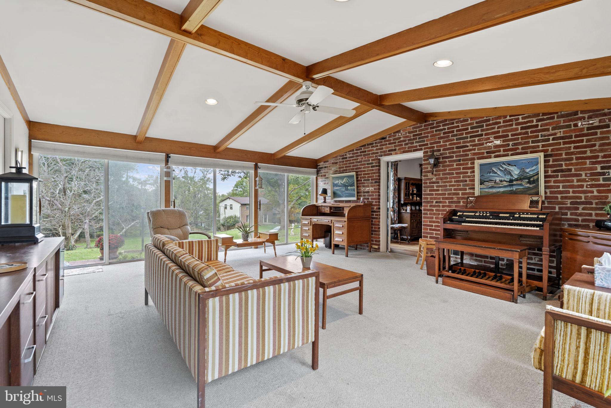 WILLIAMSBURG VILLAGE - Residential