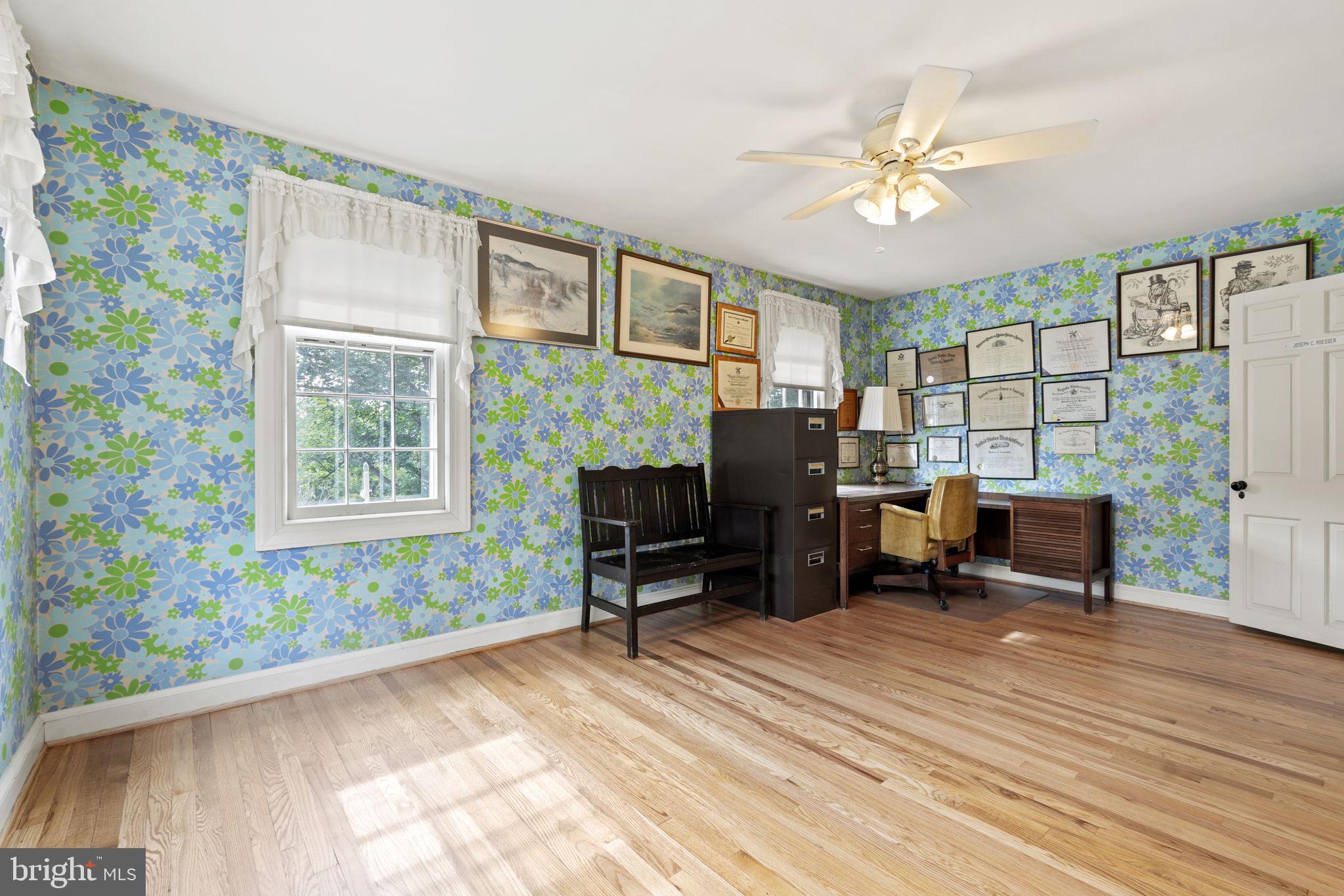 WILLIAMSBURG VILLAGE - Residential