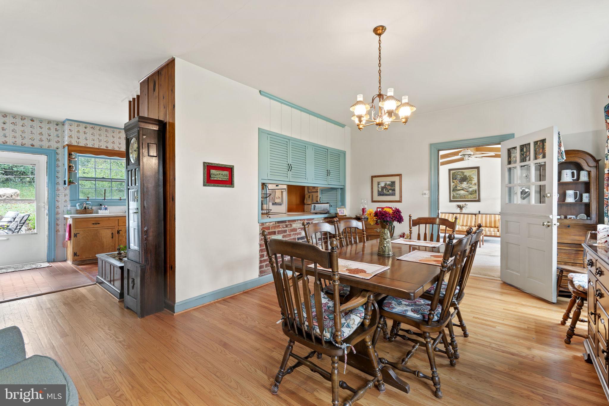 WILLIAMSBURG VILLAGE - Residential