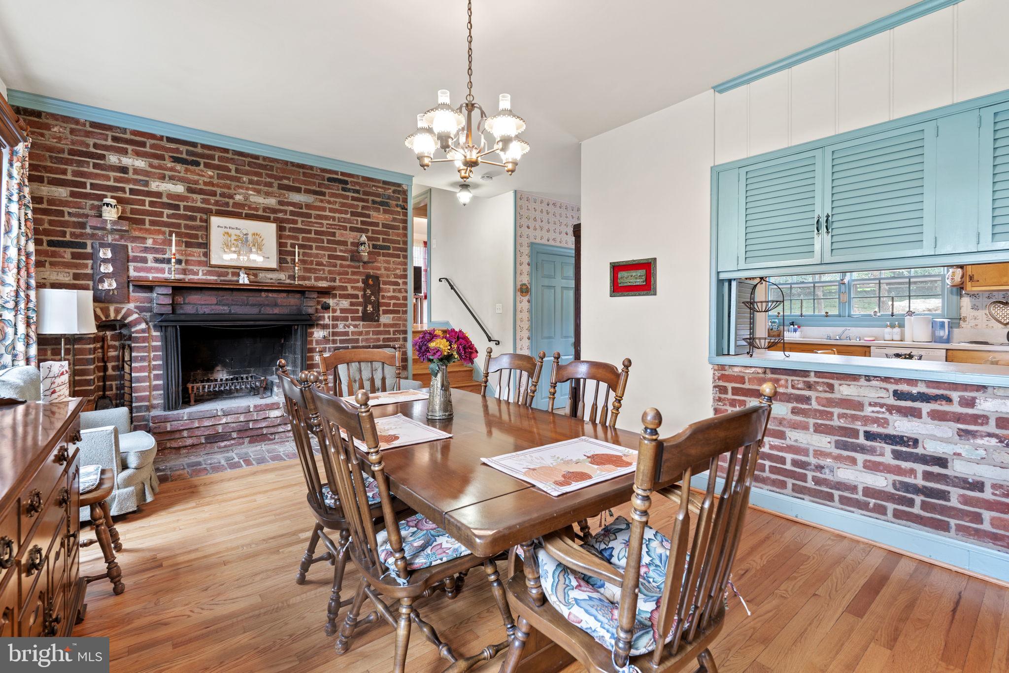 WILLIAMSBURG VILLAGE - Residential