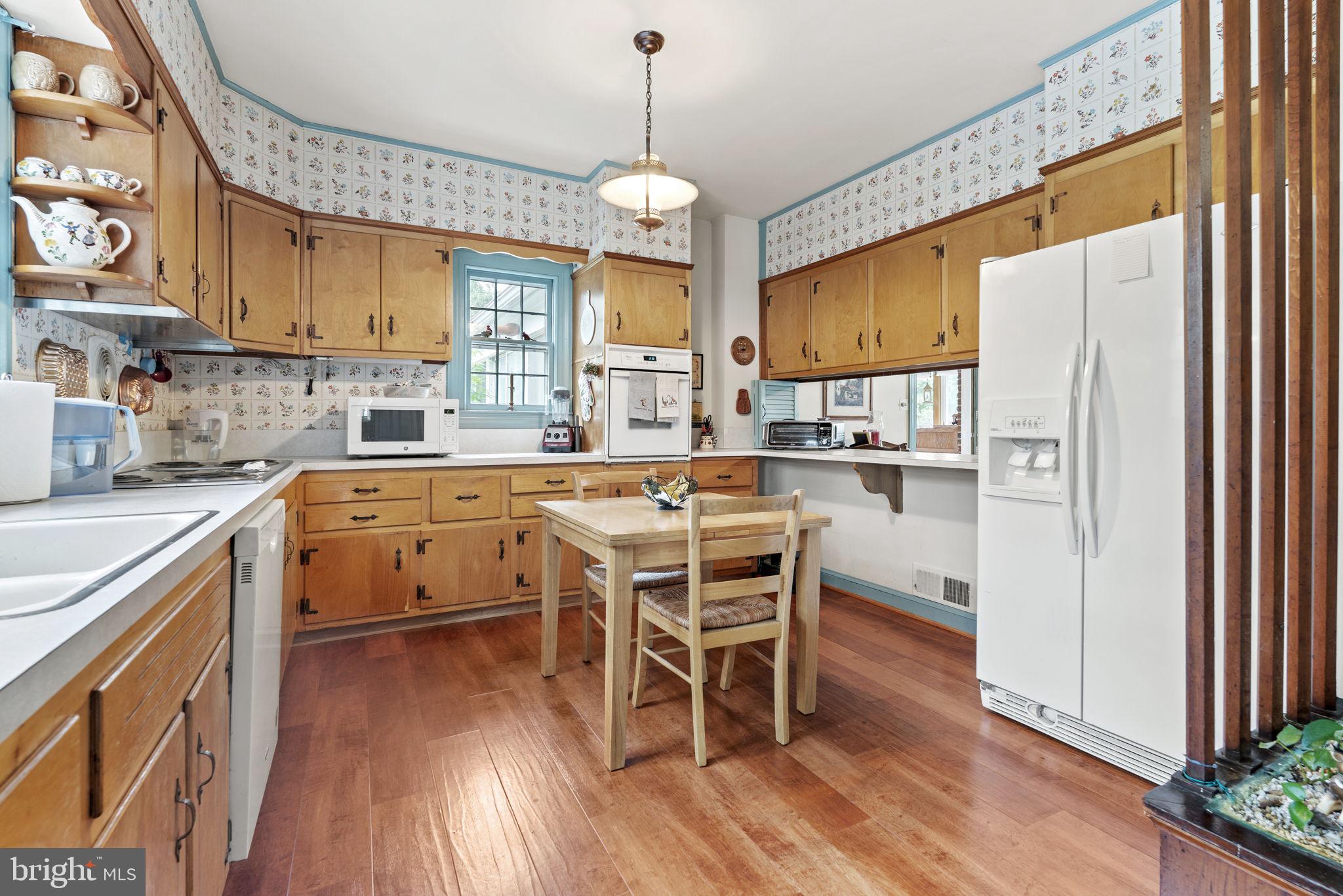 WILLIAMSBURG VILLAGE - Residential