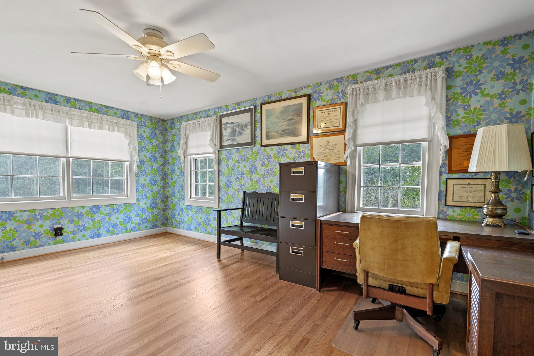 WILLIAMSBURG VILLAGE - Residential