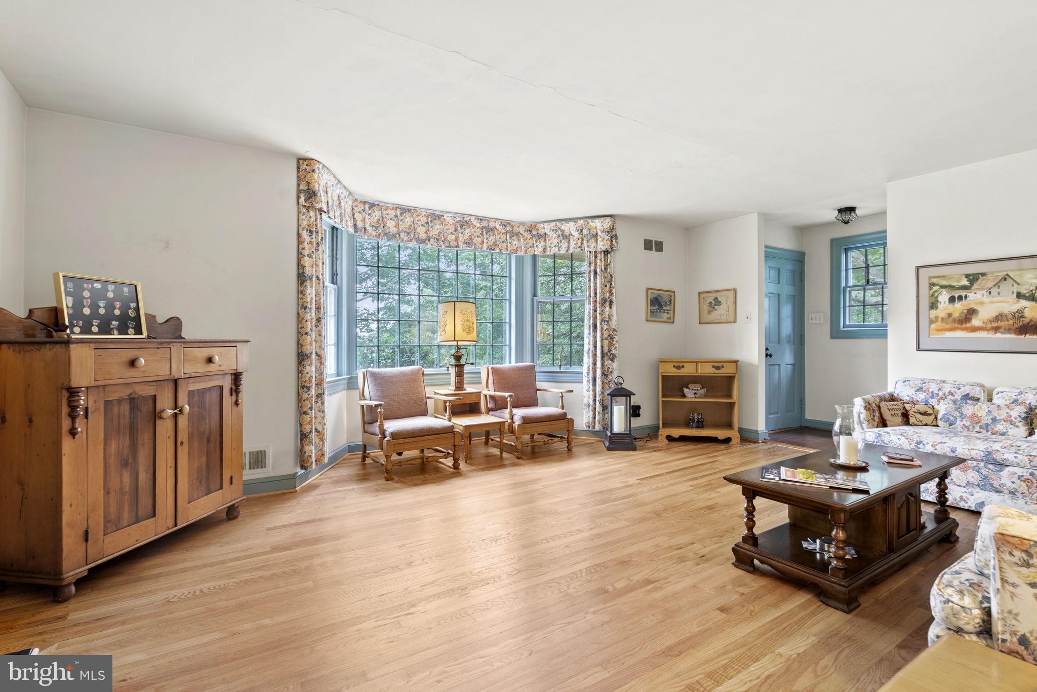 WILLIAMSBURG VILLAGE - Residential