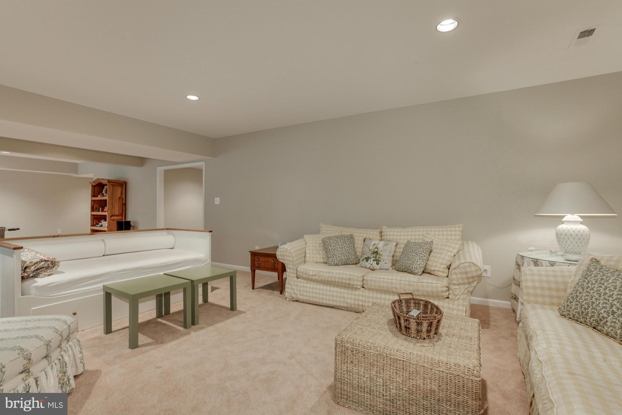 FALLS FARM - Residential