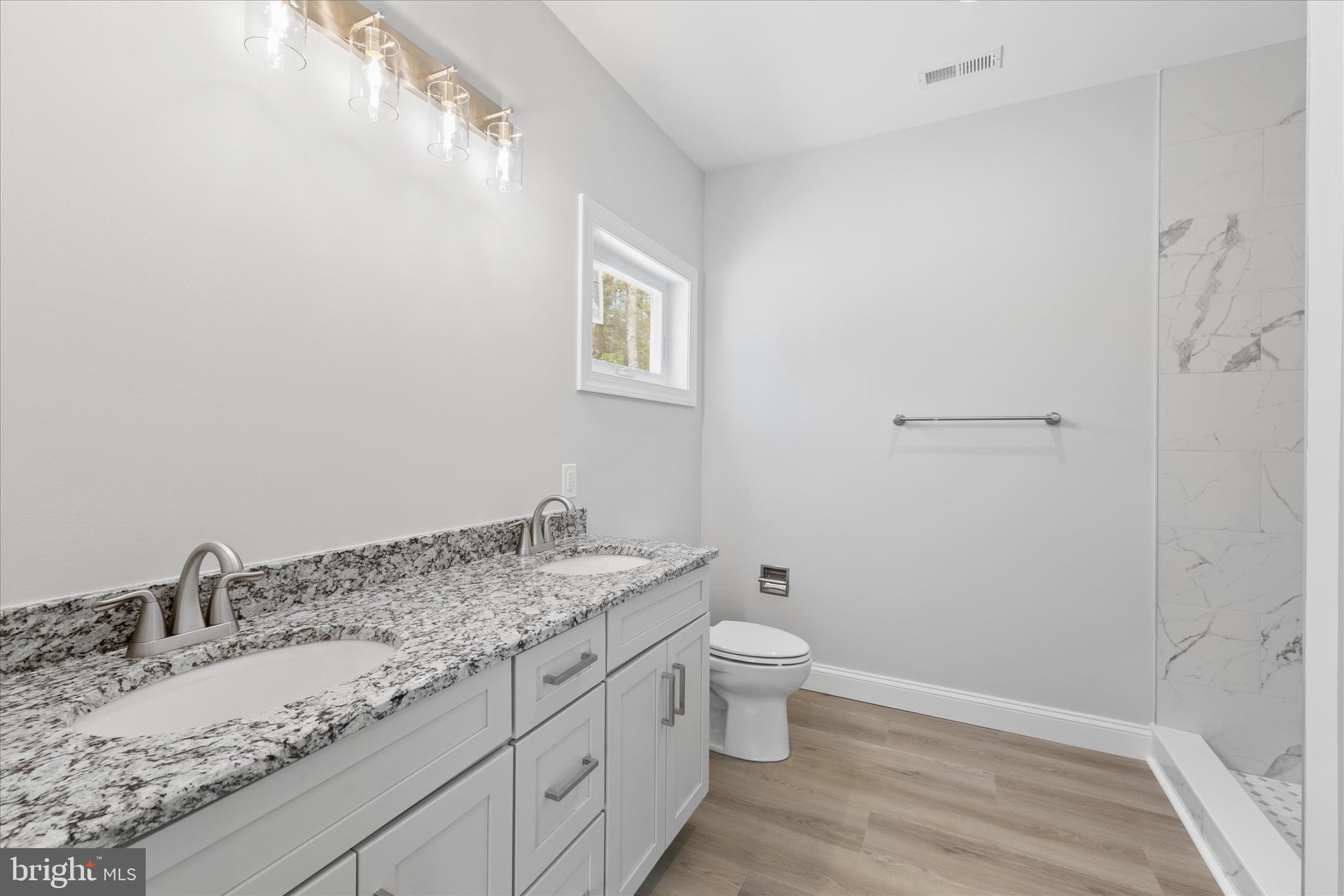 PINE LAKE - Residential