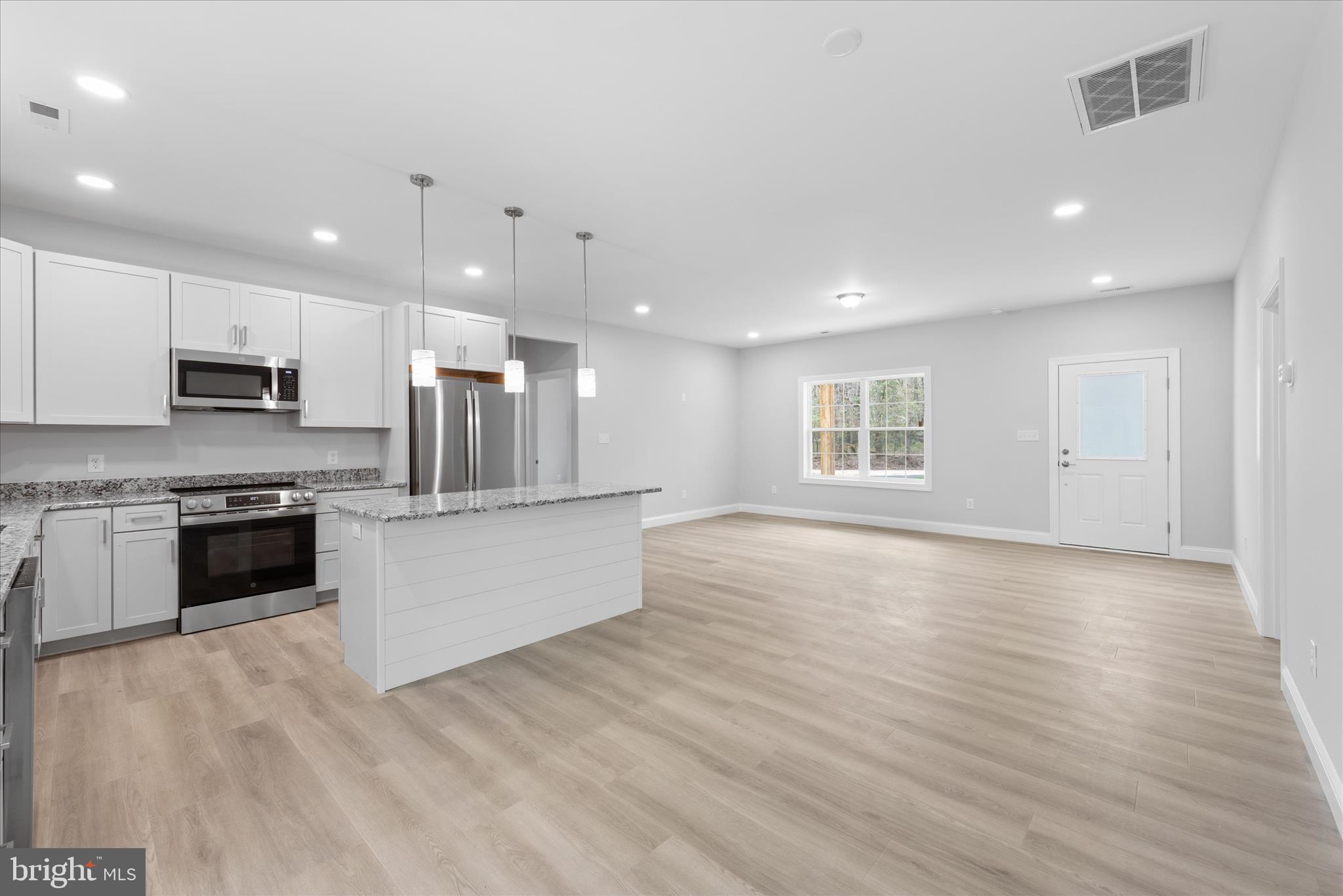 PINE LAKE - Residential